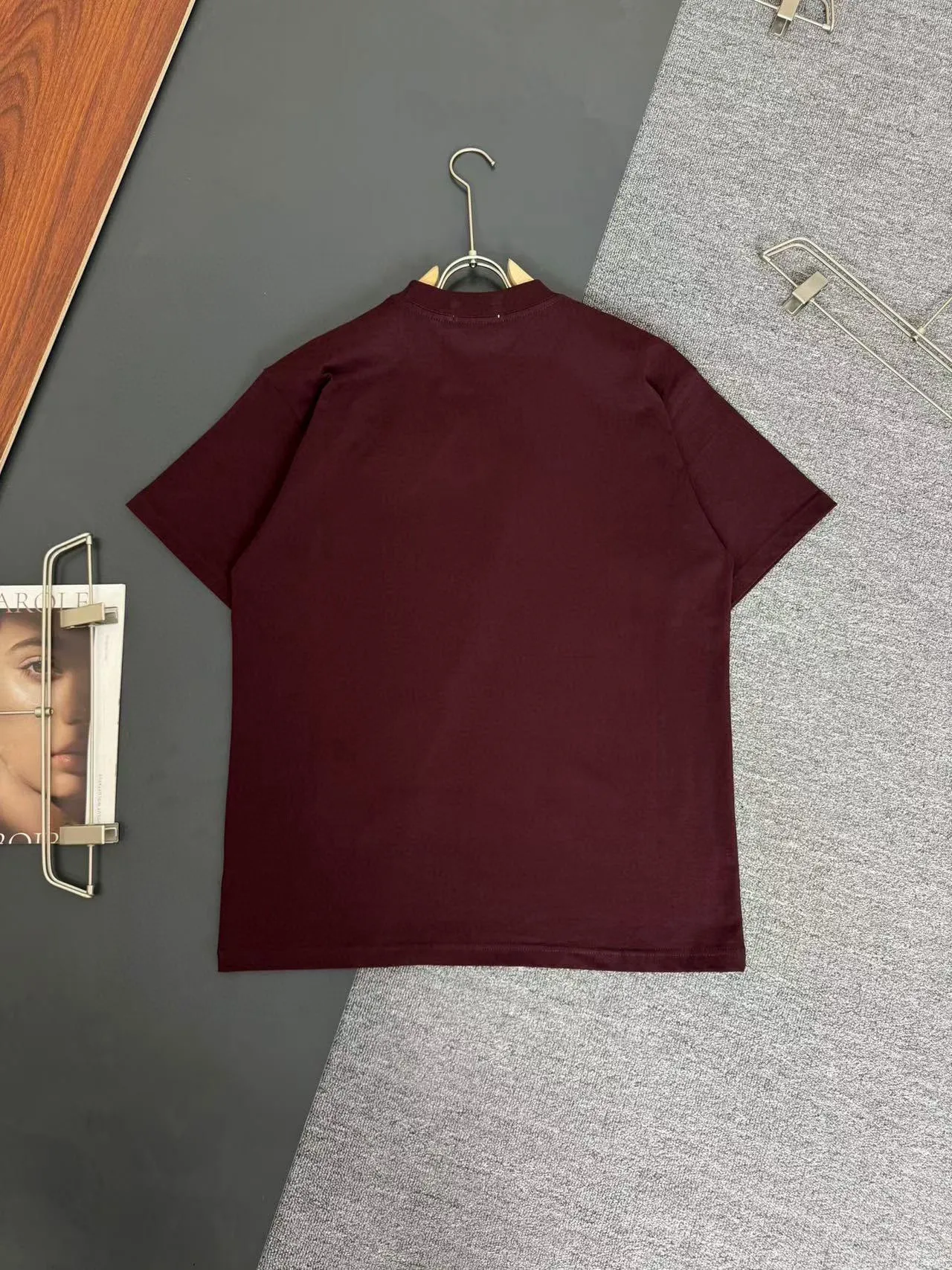 🅿️200 DIOR*Dior*320g heavyweight pure cotton T-shirt, thick, breathable and loose fit. Printed logo design. Spring and summer new round neck fashionable short-sleeved T-shirt. Comfortable against the skin, durable and easy to wear. Meticulous original craftsmanship, a must-have for casual and versatile colors. Color: Black, White, Anchor Red. Size: S M L XL XXL.