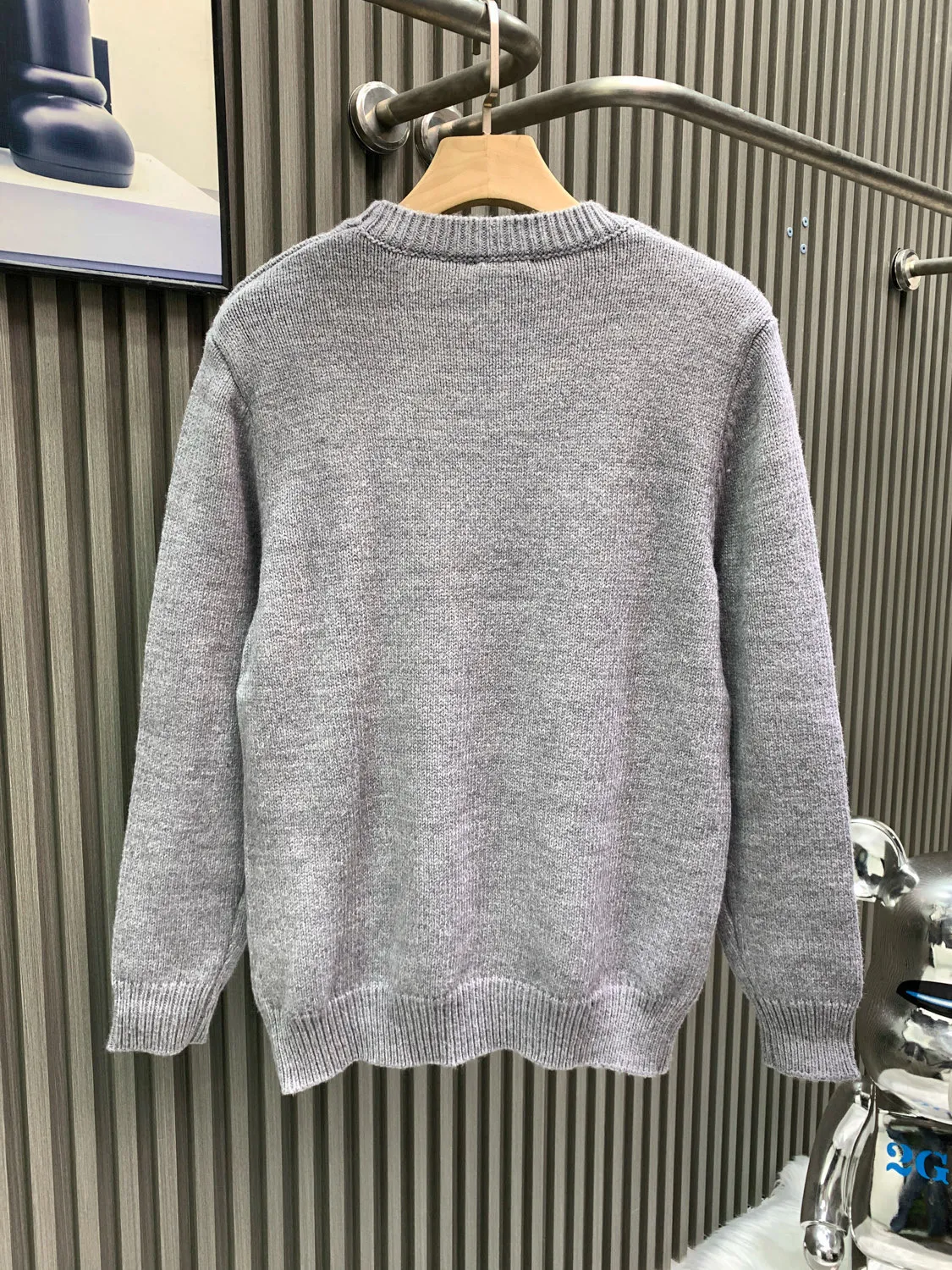 🅿️340 🀄️ DIOR Dior 2025fw new autumn and winter knitted pullover with "for my read frunds" logo embroidery on the chest "Dior new style | luxurious texture. Each piece of clothing is made of top craftsmanship and selected fabrics, showing a low-key yet luxurious texture, allowing you to show elegance in any occasion. Luxurious texture, interpreting the style of a modern gentleman" perfectly blends classics and innovation to create high-end fashion exclusive for modern men. Each piece of clothing is made of top-notch craftsmanship and selected fabrics. It presents a low-key yet luxurious texture, allowing you to show elegance in any occasion. Innovative design breaks traditional boundaries and presents a new tailoring silhouette that combines classic and modern elements. It can be easily worn in multiple scenes. Luxurious details and high-grade fabrics bring you the ultimate comfort and taste. Whether it is a business meeting or a city trip, it is a fashion choice you cannot miss. Wear Dior to show your confidence and style, making every appearance exude unique charm.