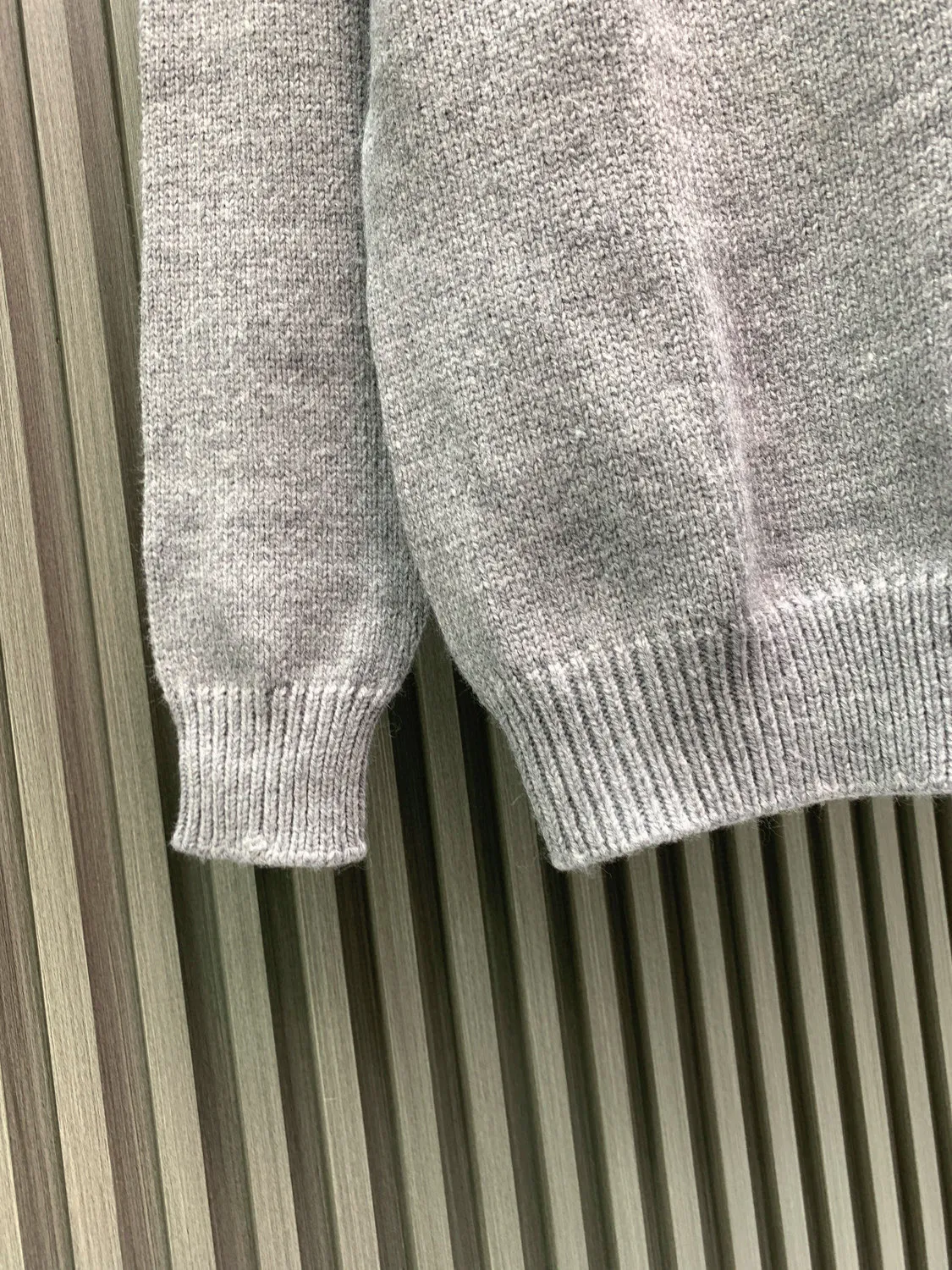 🅿️340 🀄️ DIOR Dior 2025fw new autumn and winter knitted pullover with "for my read frunds" logo embroidery on the chest "Dior new style | luxurious texture. Each piece of clothing is made of top craftsmanship and selected fabrics, showing a low-key yet luxurious texture, allowing you to show elegance in any occasion. Luxurious texture, interpreting the style of a modern gentleman" perfectly blends classics and innovation to create high-end fashion exclusive for modern men. Each piece of clothing is made of top-notch craftsmanship and selected fabrics. It presents a low-key yet luxurious texture, allowing you to show elegance in any occasion. Innovative design breaks traditional boundaries and presents a new tailoring silhouette that combines classic and modern elements. It can be easily worn in multiple scenes. Luxurious details and high-grade fabrics bring you the ultimate comfort and taste. Whether it is a business meeting or a city trip, it is a fashion choice you cannot miss. Wear Dior to show your confidence and style, making every appearance exude unique charm.