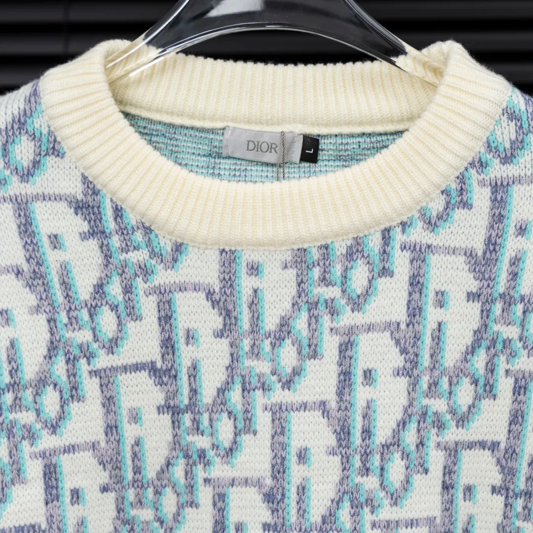 🅿️330 Style: DIOR Dior all-over knitted long-sleeved sweater Size: S-XXL Fabric: Wool blend Accessories: Full set of customized original accessories No gender distinction, same style for men and women