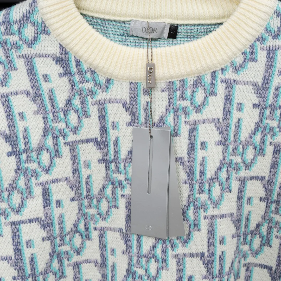 🅿️330 Style: DIOR Dior all-over knitted long-sleeved sweater Size: S-XXL Fabric: Wool blend Accessories: Full set of customized original accessories No gender distinction, same style for men and women