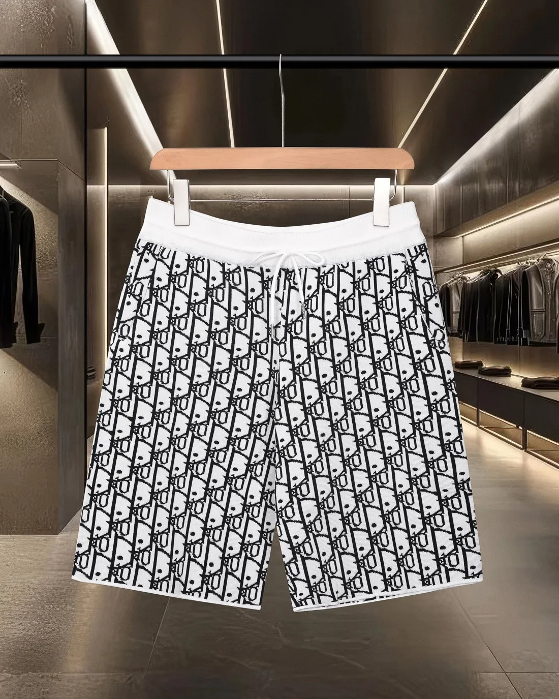🅿️236 (shipped the next day) Dior/Dior CD classic jacquard barrage logo knitting technology, compact three-dimensional version, full flower stripe splicing Customized trouser cord hardware with strong texture, concave and convex three-dimensional sense, fashionable and casual 2025ss official website new original fabric Official same style Shorts customization Mesh sweater knitted fabric High-end version, counter customized fabric Highly breathable and comfortable, exquisitely crafted, with impeccable details, ✅customized logo-engraved buttons, complete with three labels. Brand element design concept reflects high quality. It feels delicate and soft! Presenting casual tailoring, the upper body shape is awesome🐍 Size: M-2XL