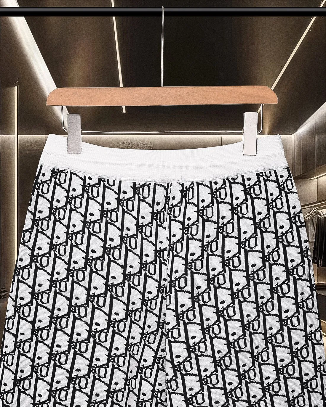 🅿️236 (shipped the next day) Dior/Dior CD classic jacquard barrage logo knitting technology, compact three-dimensional version, full flower stripe splicing Customized trouser cord hardware with strong texture, concave and convex three-dimensional sense, fashionable and casual 2025ss official website new original fabric Official same style Shorts customization Mesh sweater knitted fabric High-end version, counter customized fabric Highly breathable and comfortable, exquisitely crafted, with impeccable details, ✅customized logo-engraved buttons, complete with three labels. Brand element design concept reflects high quality. It feels delicate and soft! Presenting casual tailoring, the upper body shape is awesome🐍 Size: M-2XL