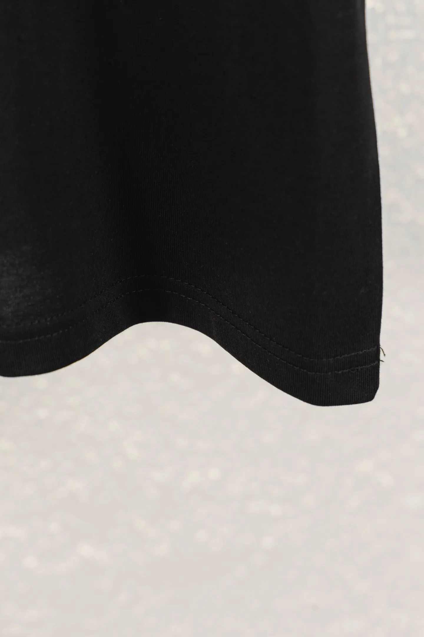 🅿️170 style number k8038 DIOR printed letters‼ ️Short-sleeved T-shirt® is the same as the official website *Customized 280g cotton fabric, soft, skin-friendly and comfortable *Laminated letter logo on the front *A very simple and elegant one that is unparalleled in terms of upper body comfort, interpreting your luxury and taste, and creating your fashionable style and charm. ⚠️Washing method: It is recommended to dry clean or wrap the reverse side in a laundry bag and machine wash it quickly in cold water and let it dry naturally! ⚠️Same style for men and women 𝐂𝐎𝐋𝐎𝐔𝐑: white black 𝐒𝐈𝐙𝐄 XS S M L