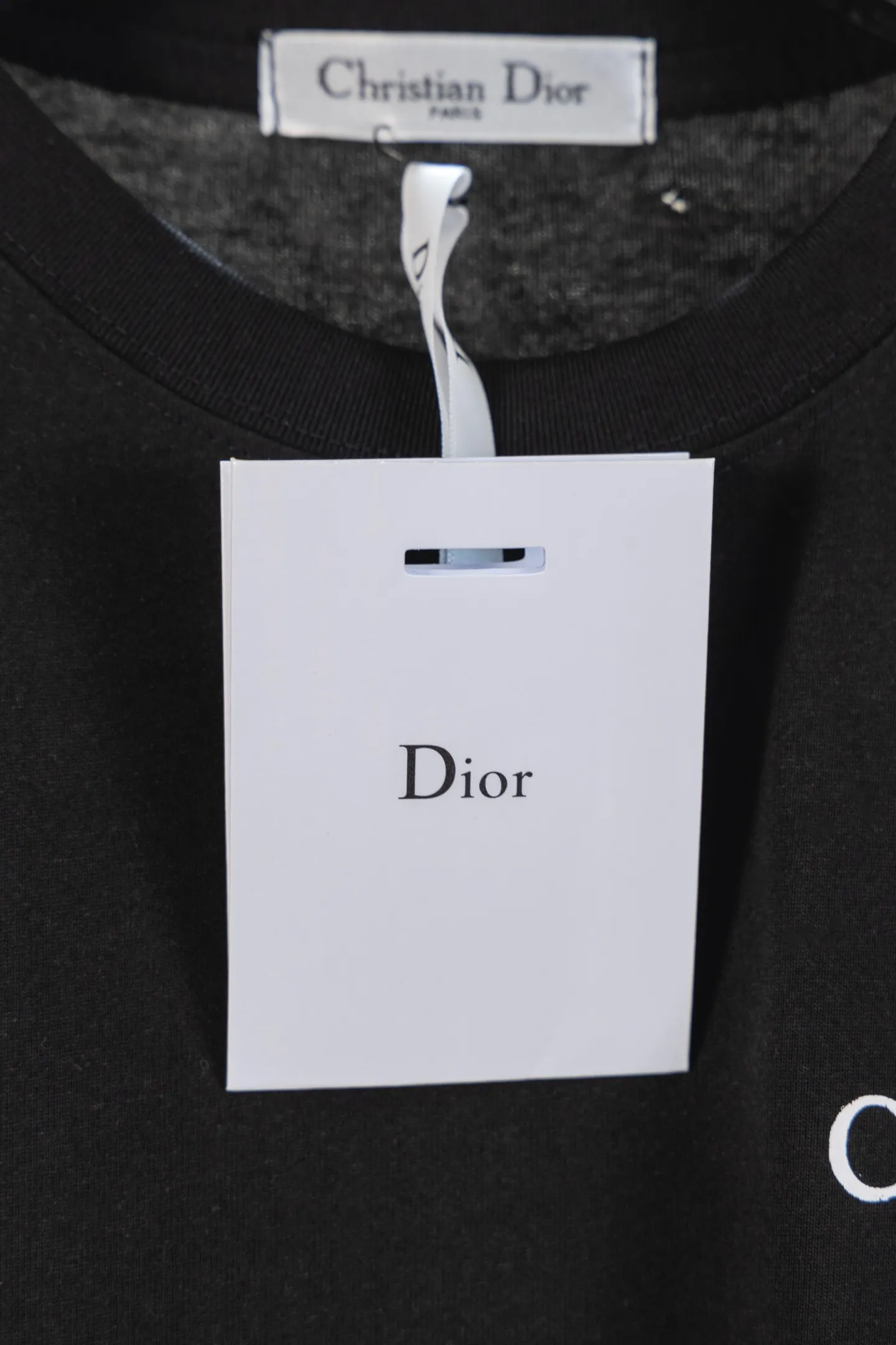 🅿️170 style number k8038 DIOR printed letters‼ ️Short-sleeved T-shirt® is the same as the official website *Customized 280g cotton fabric, soft, skin-friendly and comfortable *Laminated letter logo on the front *A very simple and elegant one that is unparalleled in terms of upper body comfort, interpreting your luxury and taste, and creating your fashionable style and charm. ⚠️Washing method: It is recommended to dry clean or wrap the reverse side in a laundry bag and machine wash it quickly in cold water and let it dry naturally! ⚠️Same style for men and women 𝐂𝐎𝐋𝐎𝐔𝐑: white black 𝐒𝐈𝐙𝐄 XS S M L