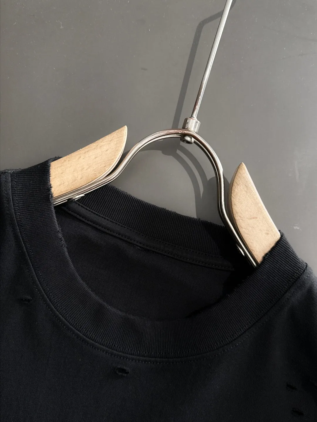 🅿️270 Shipped next day PDior 2025 summer new style (top quality, differentiated currency) The launch of short-sleeved double-yarn pure cotton fabric Spring and summer catwalk style Personalized and exclusive style Same style for men and women Made of imported custom dyed fabric Back neck chain bottom full shoulder-covering No deformation or shrinkage when exposed to water SIZE: M to 3XL