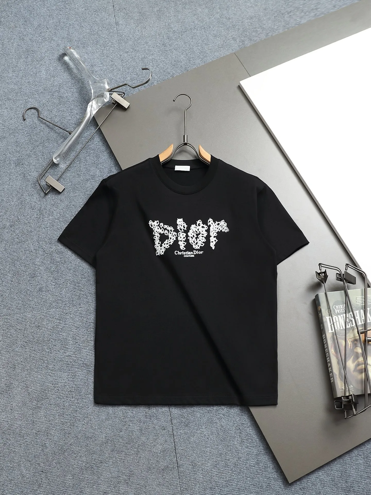 🅿️170 DIOR Dior 2025 SS spring and summer new short-sleeved T-shirt with letter embroidery design, made of 240g double-ply double yarn cotton fabric. The fabric has been washed and treated to make it more comfortable to the touch. Complete with three labels. Color: White Black Size: XS-L
