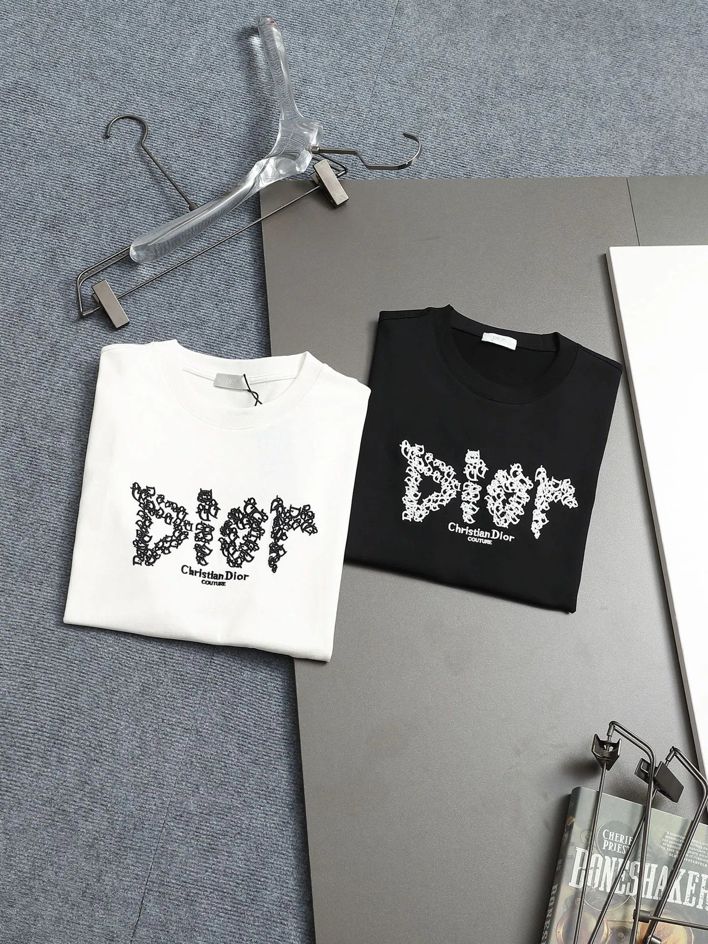 🅿️170 DIOR Dior 2025 SS spring and summer new short-sleeved T-shirt with letter embroidery design, made of 240g double-ply double yarn cotton fabric. The fabric has been washed and treated to make it more comfortable to the touch. Complete with three labels. Color: White Black Size: XS-L