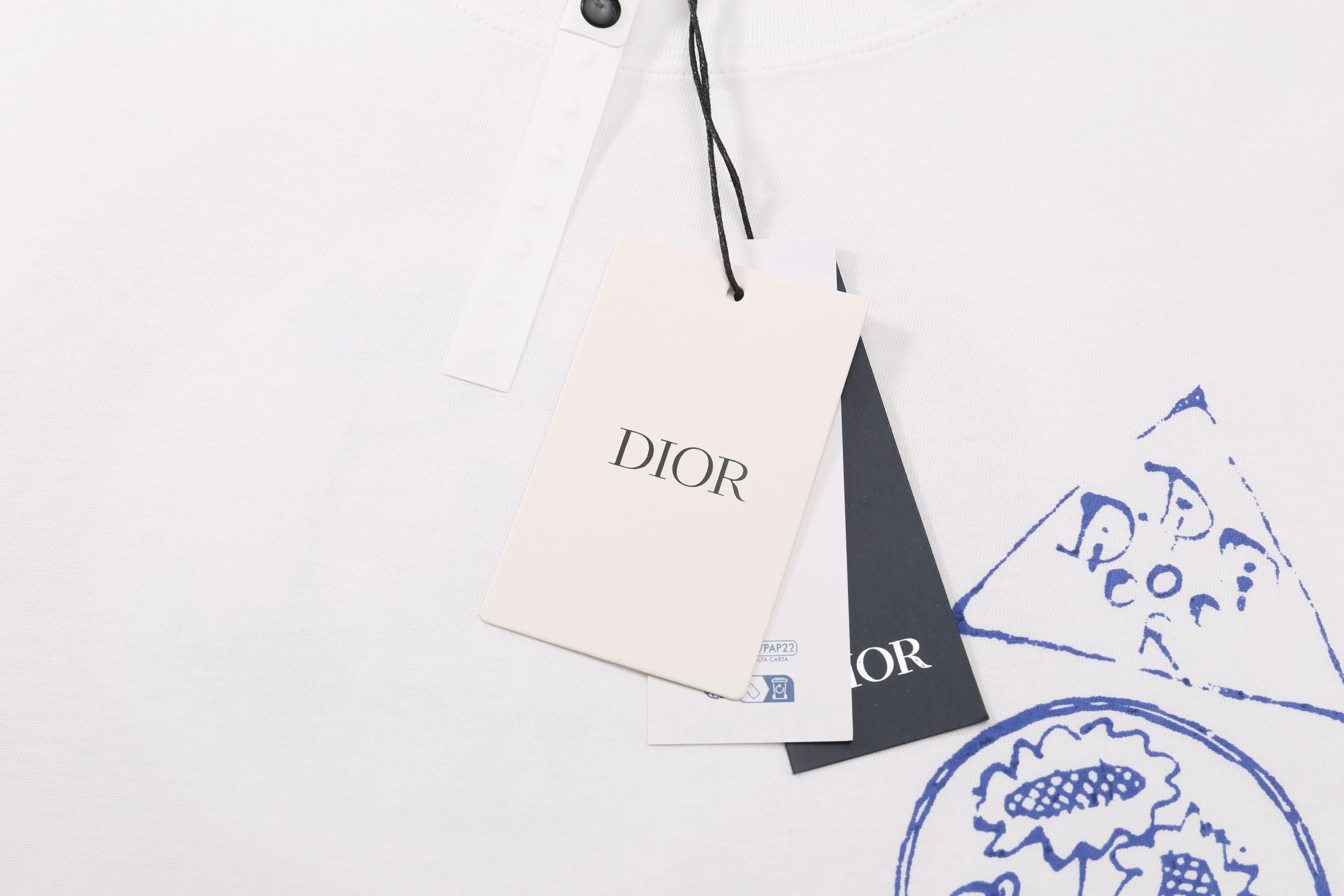 🅿️180 Correct version of high quality D10R summer25ss new digital printing round neck short-sleeved T-shirt. Decorated with printing on the front and back, digital direct printing. The printing effect is light and thin without glue, and the pattern restoration is extremely fine. SIZE: XS S M L