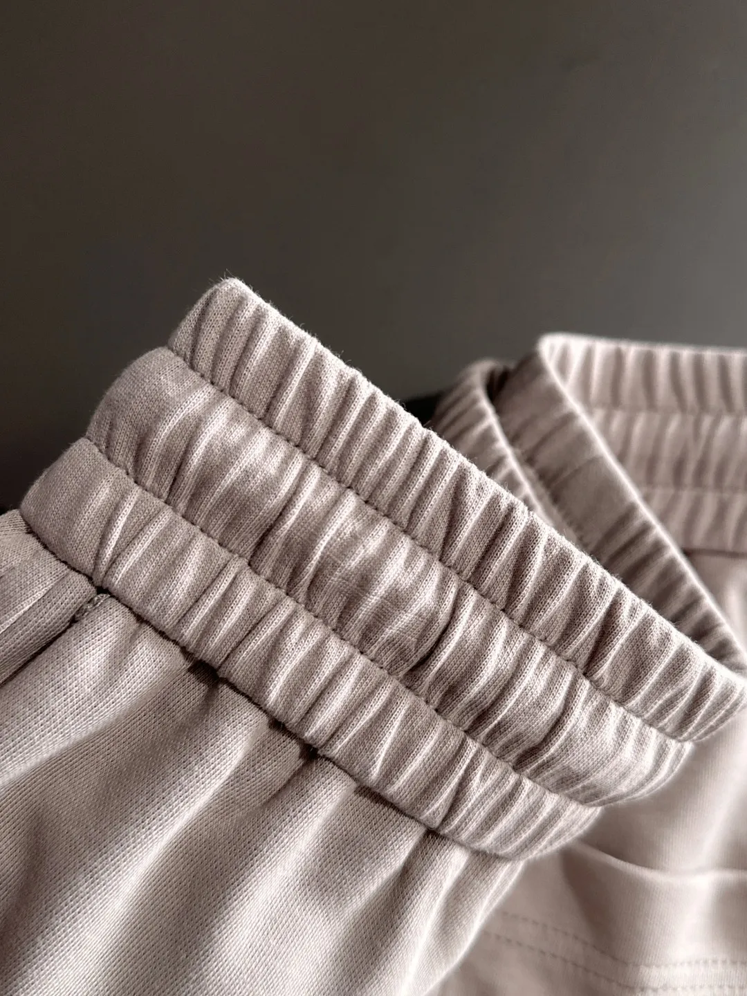 🅿️400 next day shipping Dior 2025 spring and summer new elastic band casual pants, thin counter custom fabrics, high breathability and comfort, impeccable details, brand element design concept, reflecting high quality. It feels delicate and soft! It presents a casual cut and the upper body shape is great! Size: M-4XL