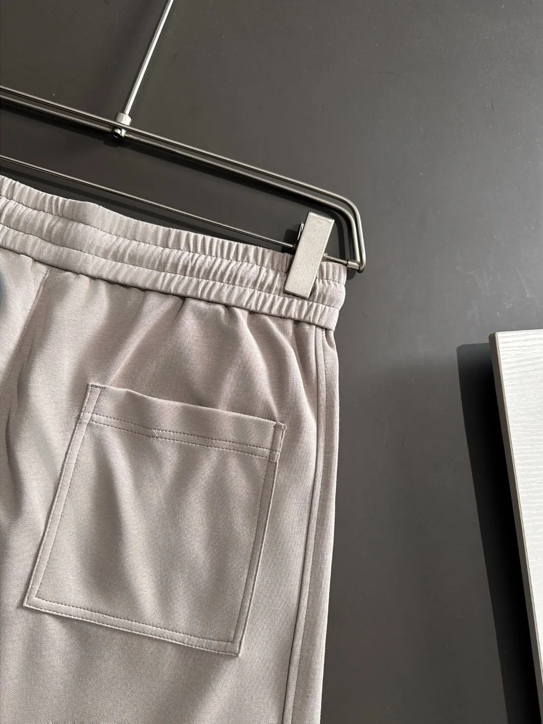 🅿️400 next day shipping Dior 2025 spring and summer new elastic band casual pants, thin counter custom fabrics, high breathability and comfort, impeccable details, brand element design concept, reflecting high quality. It feels delicate and soft! It presents a casual cut and the upper body shape is great! Size: M-4XL
