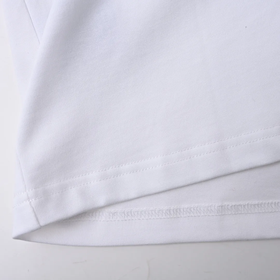 🅿️330 (higher version) DIOR CD cursive embroidered letter short-sleeved T-shirt. The original version is 7400, purchased from Taikoo Hui. The original version is customized with 270g cotton fabric, haze blue, apricot dyeing, and the thread dyeing is the same as the original version. The imported machine embroidery process makes the letter logo show a delicate and exquisite effect, enhancing the decorative effect. Use an embroidery machine to embroider the designed letter logo onto the patch. Color: black, haze blue, apricot, white, floral gray Size: S-L