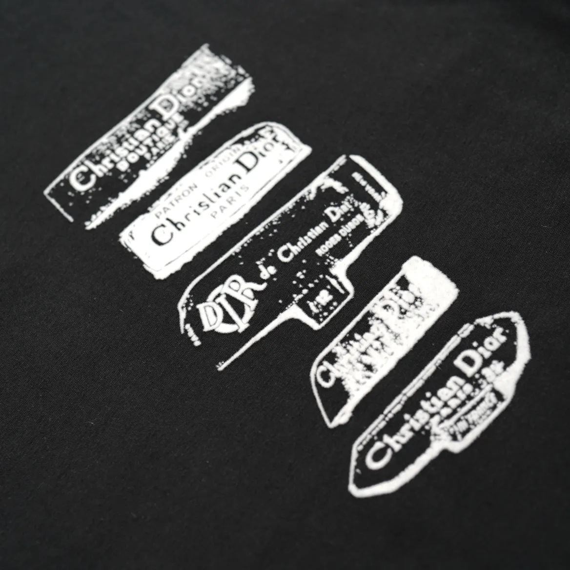 🅿️220 Dio* flocked label printed round neck short sleeves Double-ply combed cotton fabric Flocking printing technology on the chest Highly viscose velvet material can be washed multiple times and will not fade away Versatile summer item Size XS-L