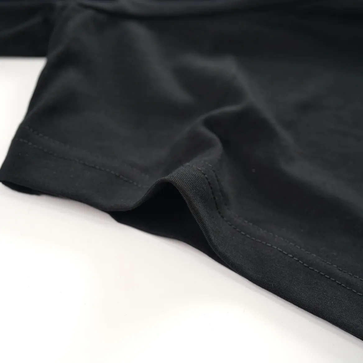 🅿️220 Dio* flocked label printed round neck short sleeves Double-ply combed cotton fabric Flocking printing technology on the chest Highly viscose velvet material can be washed multiple times and will not fade away Versatile summer item Size XS-L