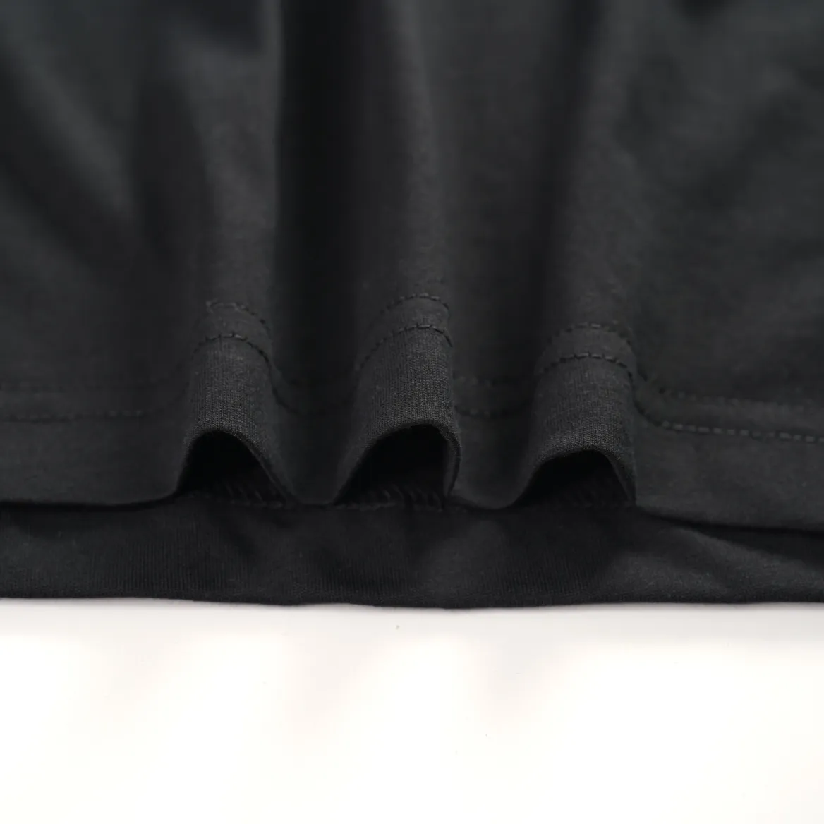 🅿️220 Dio* flocked label printed round neck short sleeves Double-ply combed cotton fabric Flocking printing technology on the chest Highly viscose velvet material can be washed multiple times and will not fade away Versatile summer item Size XS-L