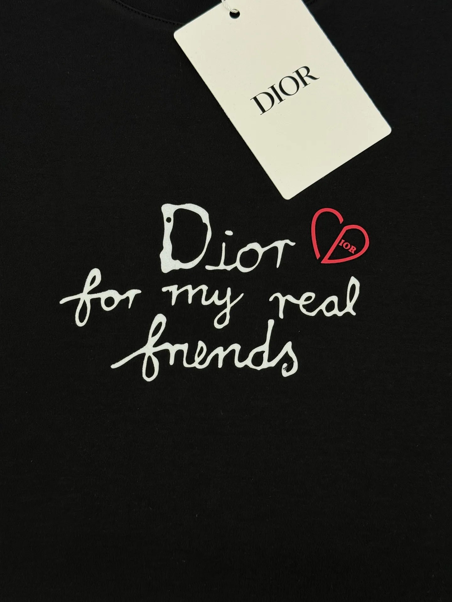 🅿️180 Dior 25s new modal T-shirt. 3D heat transfer design of classic letters on the chest. Brand letters are matched with heart-shaped dior❤️age-reducing and attractive! Simple and advanced. The recognition is quite distinct. It enriches the vision and adds a sense of nobility! Customized high weight 250g modal fabric. Delicate, soft and textured! The comfortable touch experience is self-evident, and the upper body has excellent texture! Color: Black. White. Size: s-xxl