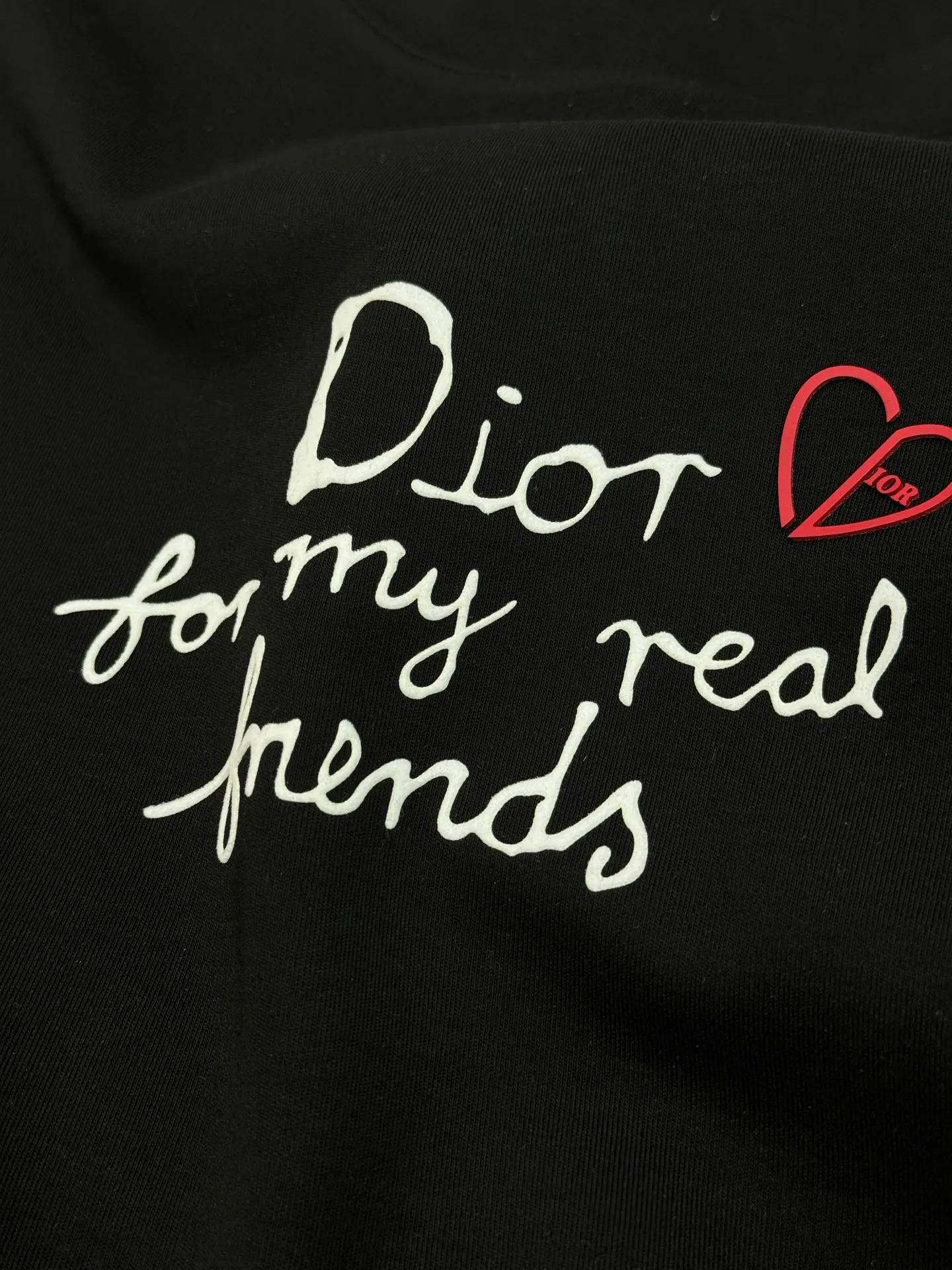 🅿️180 Dior 25s new modal T-shirt. 3D heat transfer design of classic letters on the chest. Brand letters are matched with heart-shaped dior❤️age-reducing and attractive! Simple and advanced. The recognition is quite distinct. It enriches the vision and adds a sense of nobility! Customized high weight 250g modal fabric. Delicate, soft and textured! The comfortable touch experience is self-evident, and the upper body has excellent texture! Color: Black. White. Size: s-xxl