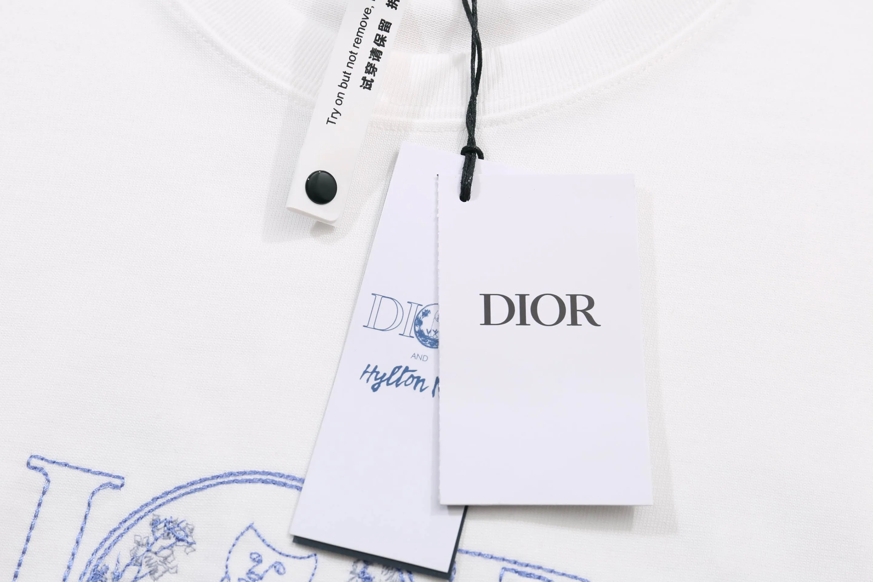 🅿️190 High-quality new DIOR Dior new series little blue cat embroidered short-sleeved T-shirt. Pure cotton double yarn fabric, using high-density thread embroidery, loose version, full set of accessories. The fabric is soft, thick and complete with three standards. Same size for men and women: XS-L