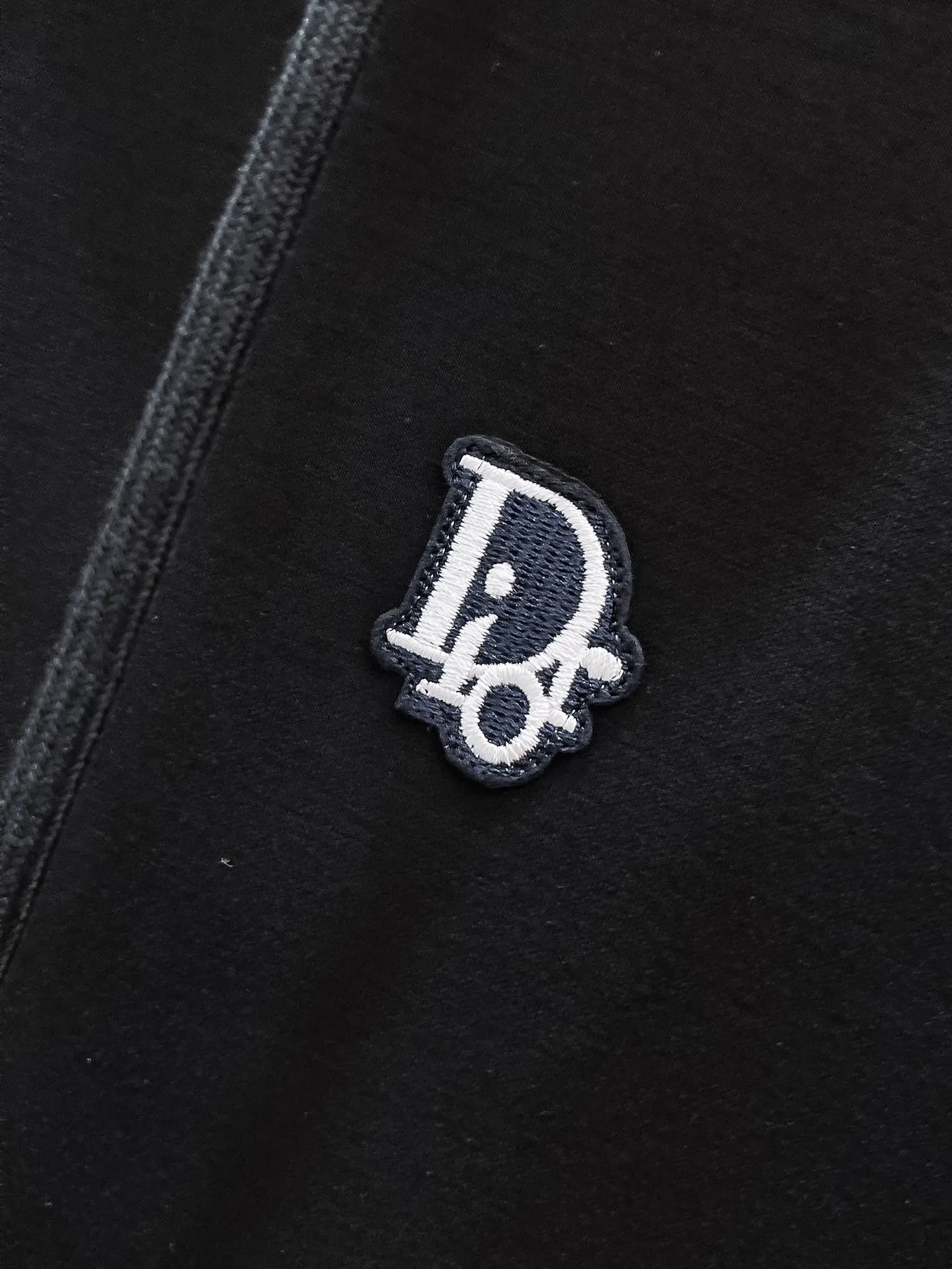🅿️720 Dior hot-selling suit is coming. Focus on the original version of the official website. 2025 new hot-selling cardigan suit. The original order is the best. 🇭🇰The meticulous work of top designers. It has a fitting and perfect upper body effect. All-natural high-quality Tencel Roman cotton 100%, close-fitting comfort, noble and elegant! Original hardware embodies elegance and nobility! Counter size: M-3XL (maximum wear up to 190 pounds)