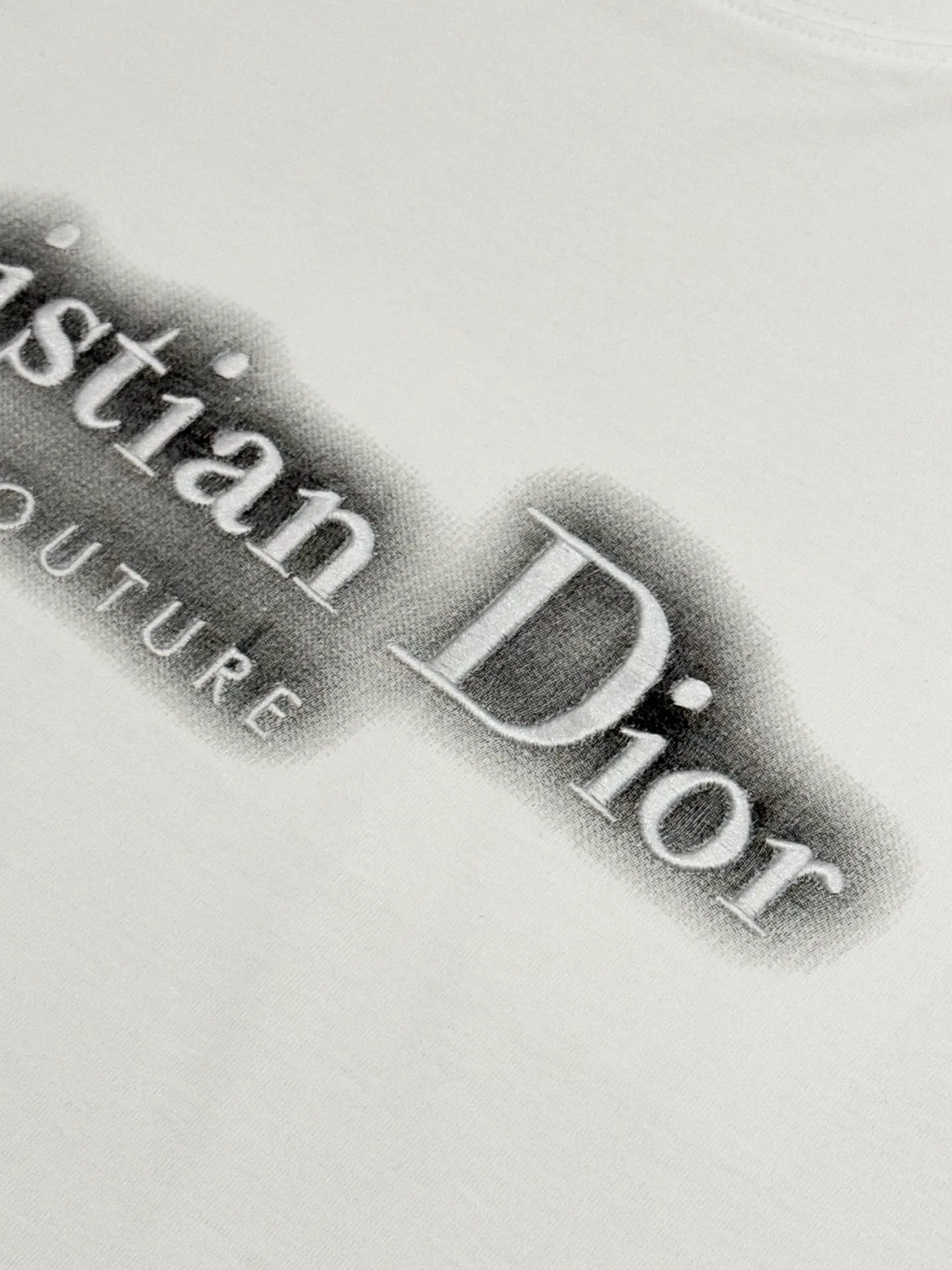 🅿️190 [High version] Snake🐍 Dior Dior 25ss spring and summer new limited edition inkjet ten letter logo embroidered short-sleeved T-shirt! Fashionable and casual short-sleeved T-shirt with catwalk pattern. It has a unique design and is made of 32 pieces of 280g 100% cotton fabric. It feels soft and skin-friendly, comfortable and breathable. The real thing will definitely make you fall in love with it! Non-sexist couples can wear mixed styles to open up a new fashion style! Different market versions ⚠️Same style for men and women. Haute couture series! Color: black white. Size: s-xL