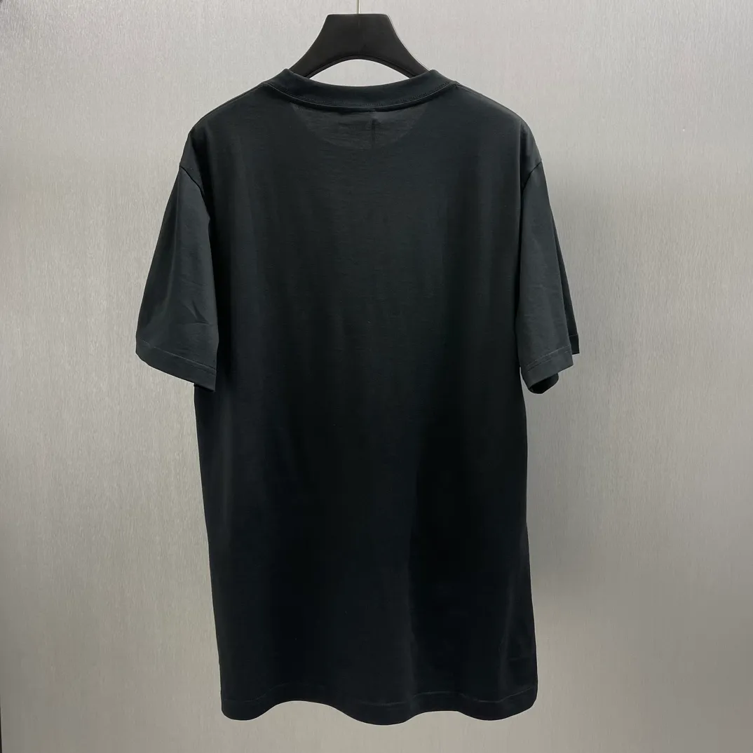 🅿️240 🧧CD Snowflake Plush Print Black T Size: S-XL This T-shirt is decorated with the Dior Archives Labels logo, reinterpreting the Dior label in a 3D printed version. Crafted from white cotton jersey