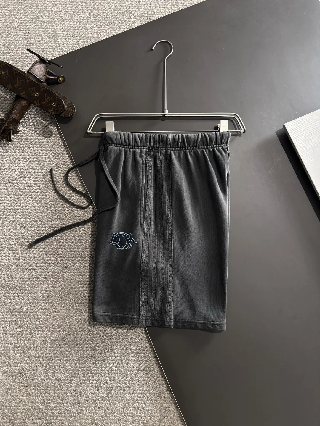 🅿️500 next day shipping DIOR/Dior high-end customization 2025 spring and summer new elastic band casual heavy industry washed suit, batik tripe sweat-absorbent and breathable, counter-customized fabric with high breathability and comfort, impeccable details, brand element design concept, reflecting high quality. It feels delicate and soft! It presents a casual cut and the upper body shape is great! Trading company channels are rare and available on the official website simultaneously! From a high-end men's positioning brand, high-end, low-key luxury taste, people can't refuse! Exquisite workmanship and impeccable quality! The overall style is simple, fashionable and timeless, fully meeting the requirements of stylish and tasteful dressing! Size: S-XXL