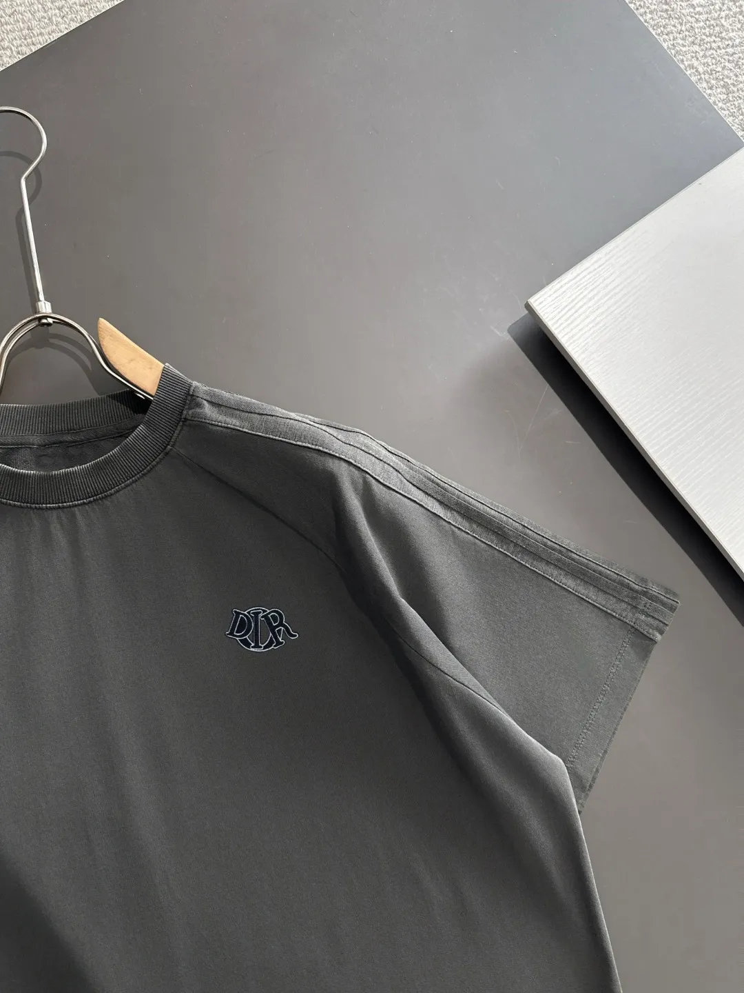 🅿️500 next day shipping DIOR/Dior high-end customization 2025 spring and summer new elastic band casual heavy industry washed suit, batik tripe sweat-absorbent and breathable, counter-customized fabric with high breathability and comfort, impeccable details, brand element design concept, reflecting high quality. It feels delicate and soft! It presents a casual cut and the upper body shape is great! Trading company channels are rare and available on the official website simultaneously! From a high-end men's positioning brand, high-end, low-key luxury taste, people can't refuse! Exquisite workmanship and impeccable quality! The overall style is simple, fashionable and timeless, fully meeting the requirements of stylish and tasteful dressing! Size: S-XXL