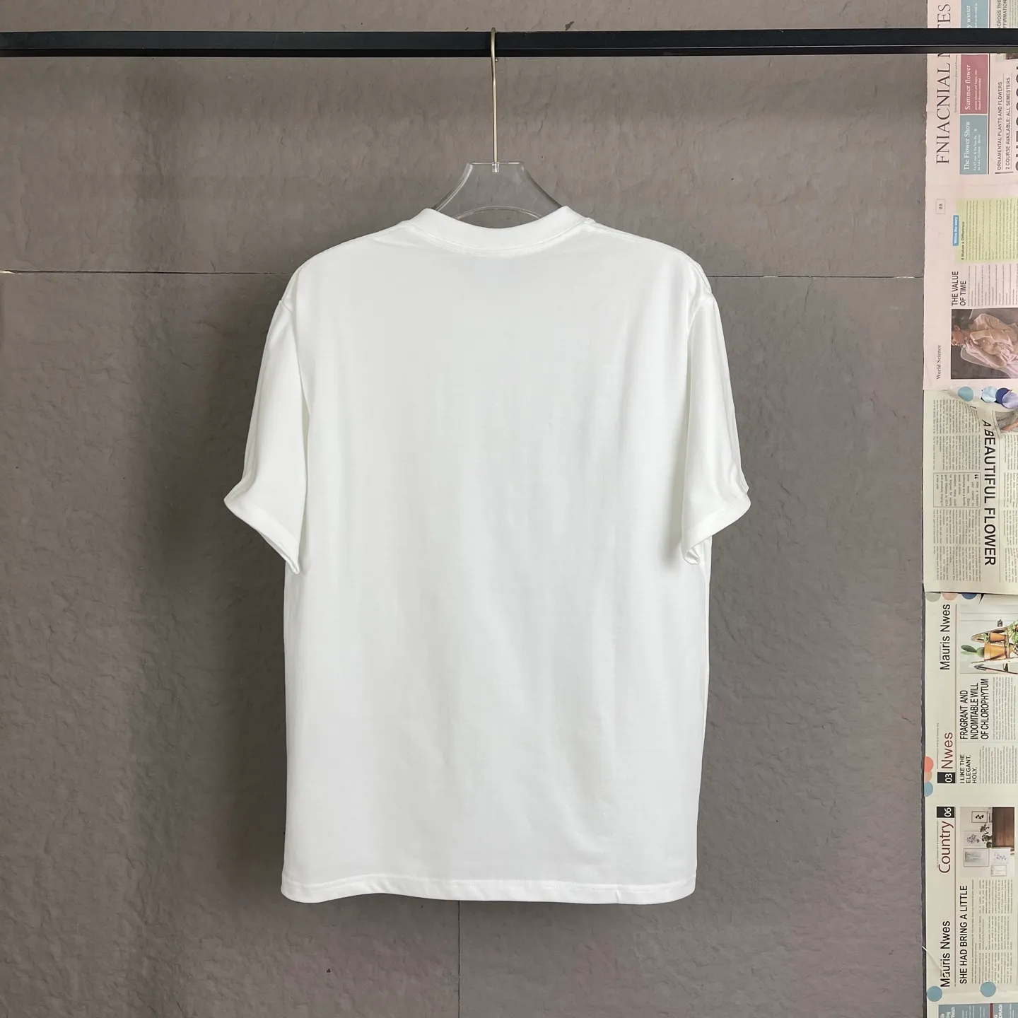 🅿️170 /C16 DIOR 300 high gram weight three-dimensional glue technology Exclusively for the new original men's casual short sleeves High-end customization High version Fashionable and versatile Imported fabrics Super soft and delicate feel Skin-friendly and comfortable to wear High-end boutique High-temperature washing process to ensure no deformation or shrinkage, summer wear, a comfortable and beautiful value! A must-have item for beauty and age reduction! Super fine and smooth surface, uniform, delicate and soft It is comfortable to wear and can easily create a cool summer look. It is easy to handle on the upper body and becomes the focus of the street in minutes. Size: S-XL Color: Black, White, Gray