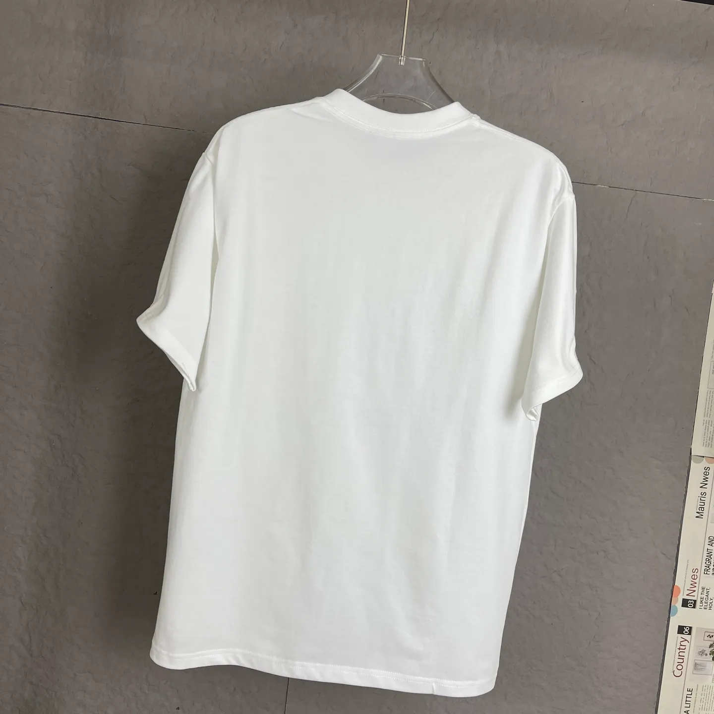 🅿️170 /C16 DIOR 300 high gram weight three-dimensional glue technology Exclusively for the new original men's casual short sleeves High-end customization High version Fashionable and versatile Imported fabrics Super soft and delicate feel Skin-friendly and comfortable to wear High-end boutique High-temperature washing process to ensure no deformation or shrinkage, summer wear, a comfortable and beautiful value! A must-have item for beauty and age reduction! Super fine and smooth surface, uniform, delicate and soft It is comfortable to wear and can easily create a cool summer look. It is easy to handle on the upper body and becomes the focus of the street in minutes. Size: S-XL Color: Black, White, Gray