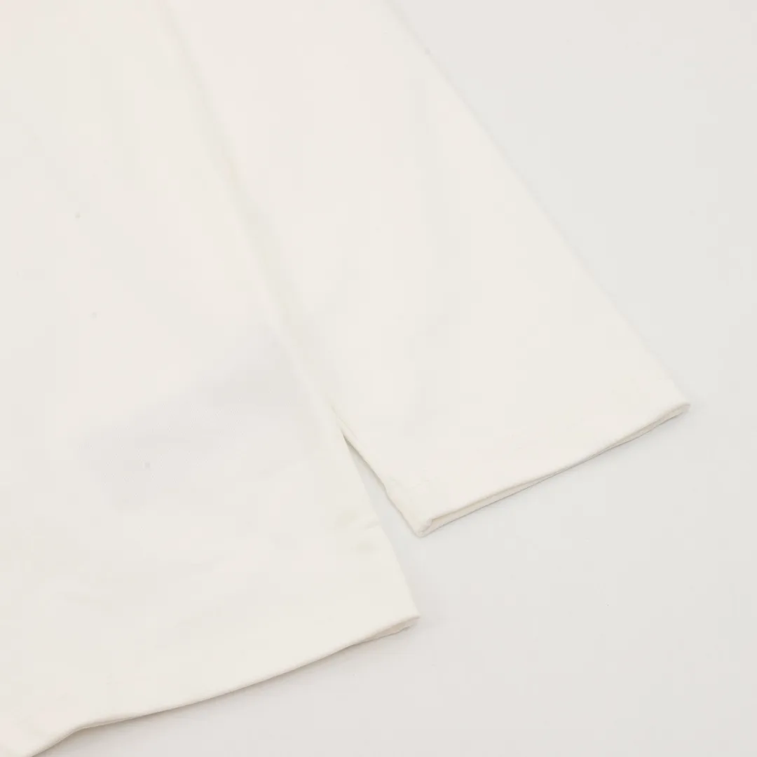 🅿️380 Dior/Dior classic front and back printed letter long sleeves made of customized fabrics. DuPont Sorona material is added, which is skin-friendly, long-lasting antibacterial, anti-mite, and more washable. The cotton thread has been repeatedly processed to remove inferior coarse fibers and impurities, leaving only high-quality cotton fibers, making the fabric more advanced and classy. Environmentally friendly polishing enzyme technology gives the fabric a clean appearance and clear texture. Fine workmanship, compare with the counters! A highly recognizable long-sleeved style with great upper body effect!!! Super versatile! Same style for men and women. Color: black, white Size: S-XL