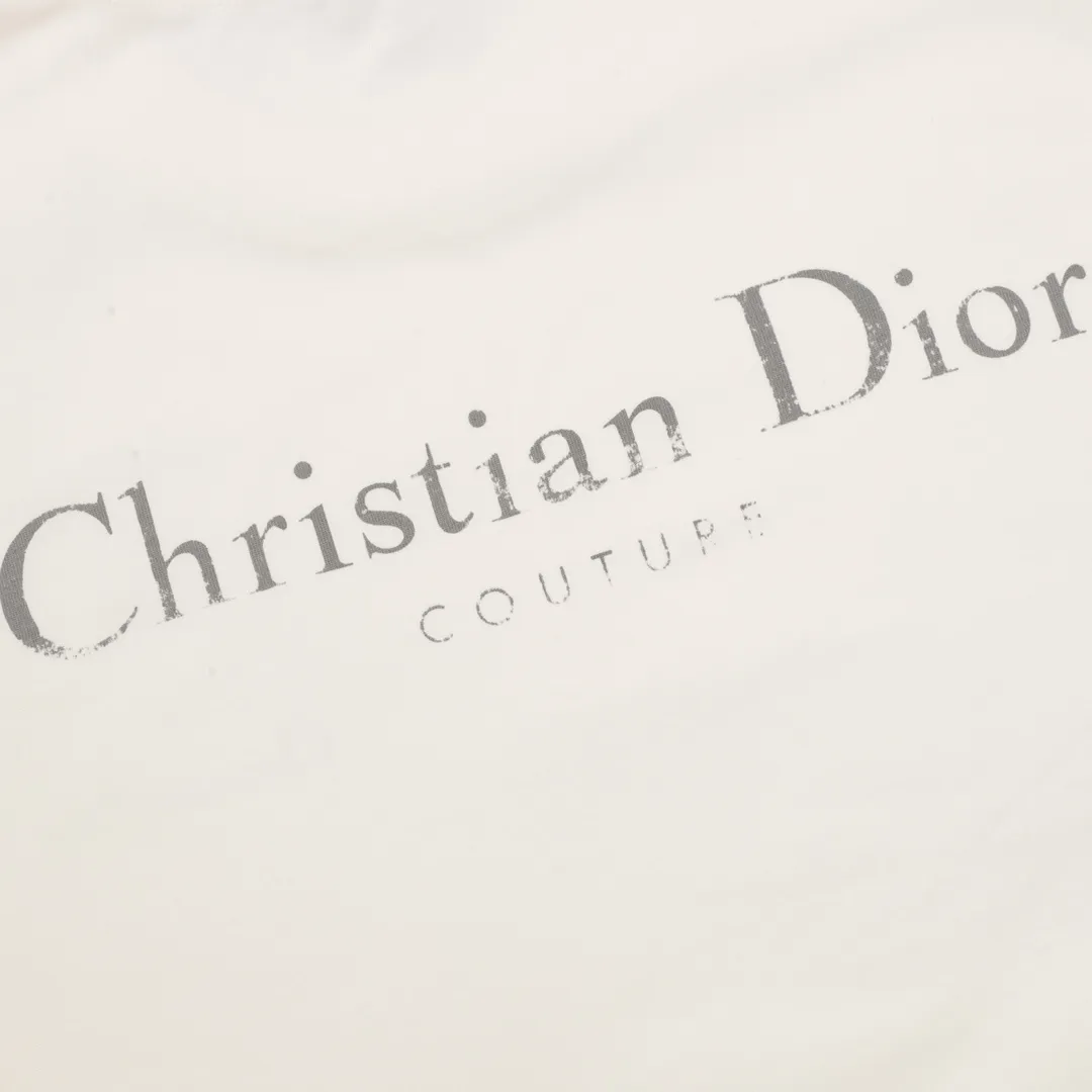 🅿️380 Dior/Dior classic front and back printed letter long sleeves made of customized fabrics. DuPont Sorona material is added, which is skin-friendly, long-lasting antibacterial, anti-mite, and more washable. The cotton thread has been repeatedly processed to remove inferior coarse fibers and impurities, leaving only high-quality cotton fibers, making the fabric more advanced and classy. Environmentally friendly polishing enzyme technology gives the fabric a clean appearance and clear texture. Fine workmanship, compare with the counters! A highly recognizable long-sleeved style with great upper body effect!!! Super versatile! Same style for men and women. Color: black, white Size: S-XL