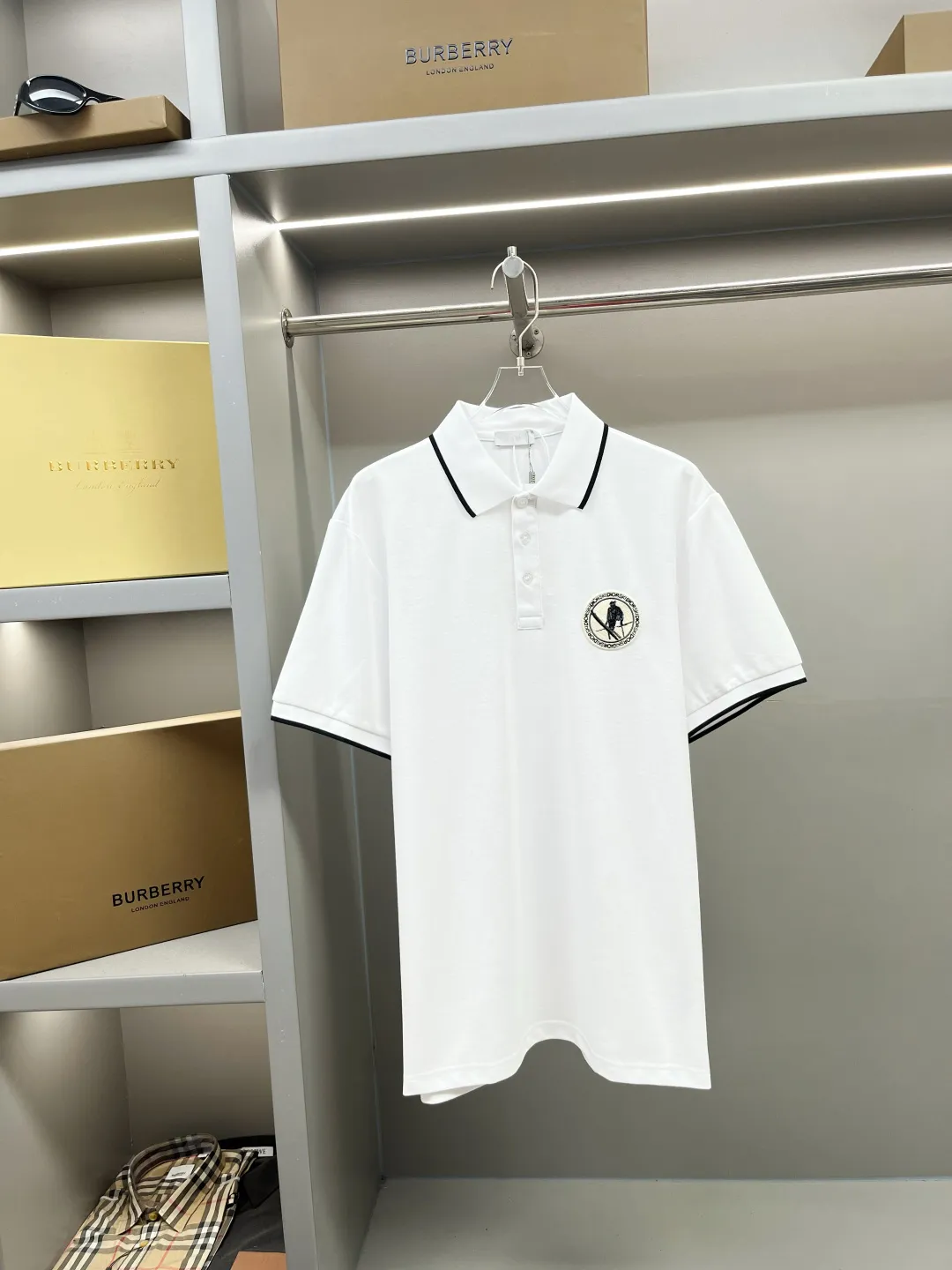 🅿️220 DIOR Dior embroidery new Polo shirt original fabric official same style Made of 210g pure cotton pique fabric, customized same vat dyed fabric, feels very comfortable and smooth, very wide and stylish, produced by first-line brand OEM factory, imported Behringer embroidery machine, embroidery is full and textured, collar rib is woven with imported yarn, does not deform after long-term wear, latest spring and summer style, fashionable and personalized Super versatile and good-looking. It is very suitable for both men and women. It is a must-have item for everyone. Color: Black White Size: S-XXL