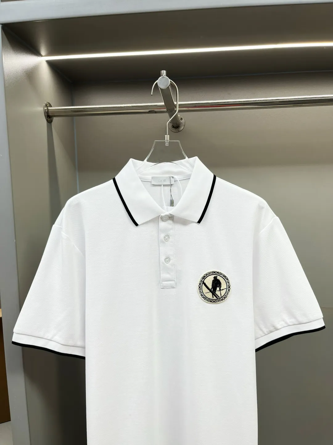 🅿️220 DIOR Dior embroidery new Polo shirt original fabric official same style Made of 210g pure cotton pique fabric, customized same vat dyed fabric, feels very comfortable and smooth, very wide and stylish, produced by first-line brand OEM factory, imported Behringer embroidery machine, embroidery is full and textured, collar rib is woven with imported yarn, does not deform after long-term wear, latest spring and summer style, fashionable and personalized Super versatile and good-looking. It is very suitable for both men and women. It is a must-have item for everyone. Color: Black White Size: S-XXL