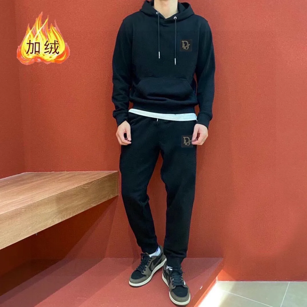 🅿️420 brand [DIOR Dior] (velvet and thickened) 2025 spring new product, celebrities' favorite fashion-flavored casual suit, clean and neat tailoring, full of urban style. It is made of high-quality custom-made fabrics, with excellent thermal insulation effect inside, soft and dry feel, and a crisp and stylish upper body effect. The three-dimensional cutting process and the pattern are all of high standards, and the silhouette version has the right benefits! It is not tight at all, and you feel good when you put it on. So many top-quality raw materials create high-end products with unparalleled value. It is the first choice for high-end fashion people. (Size: M-4XL can wear up to 200 pounds)