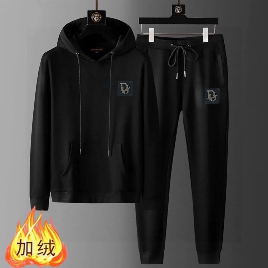 🅿️420 brand [DIOR Dior] (velvet and thickened) 2025 spring new product, celebrities' favorite fashion-flavored casual suit, clean and neat tailoring, full of urban style. It is made of high-quality custom-made fabrics, with excellent thermal insulation effect inside, soft and dry feel, and a crisp and stylish upper body effect. The three-dimensional cutting process and the pattern are all of high standards, and the silhouette version has the right benefits! It is not tight at all, and you feel good when you put it on. So many top-quality raw materials create high-end products with unparalleled value. It is the first choice for high-end fashion people. (Size: M-4XL can wear up to 200 pounds)