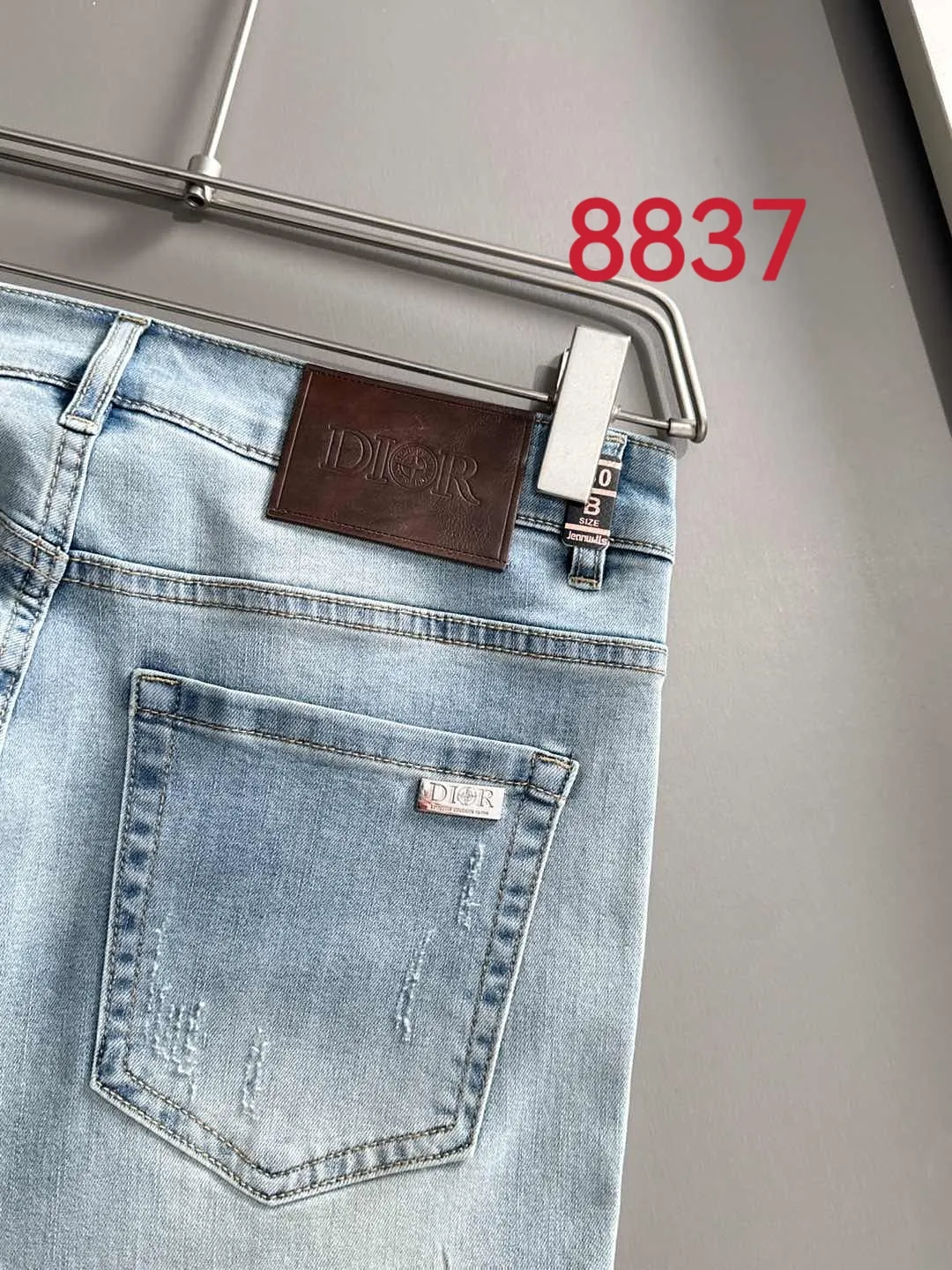 🅿️400 Dior 2025 summer slim jeans trousers, woven from imported Japanese Denim plain cotton denim fabric, complete with three standards, simple yet elegant, soft, delicate and comfortable, versatile and fashionable on the upper body! Light luxury, a must-have item for daily commuting! 8837 code number: 28-38 (please state your height and weight when placing an order)
