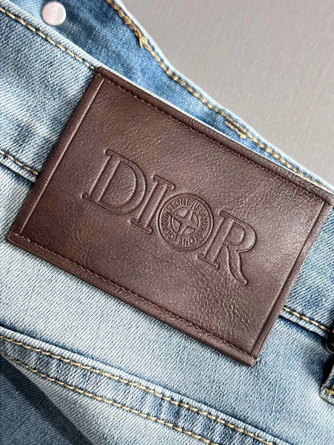 🅿️400 Dior 2025 summer slim jeans trousers, woven from imported Japanese Denim plain cotton denim fabric, complete with three standards, simple yet elegant, soft, delicate and comfortable, versatile and fashionable on the upper body! Light luxury, a must-have item for daily commuting! 8837 code number: 28-38 (please state your height and weight when placing an order)