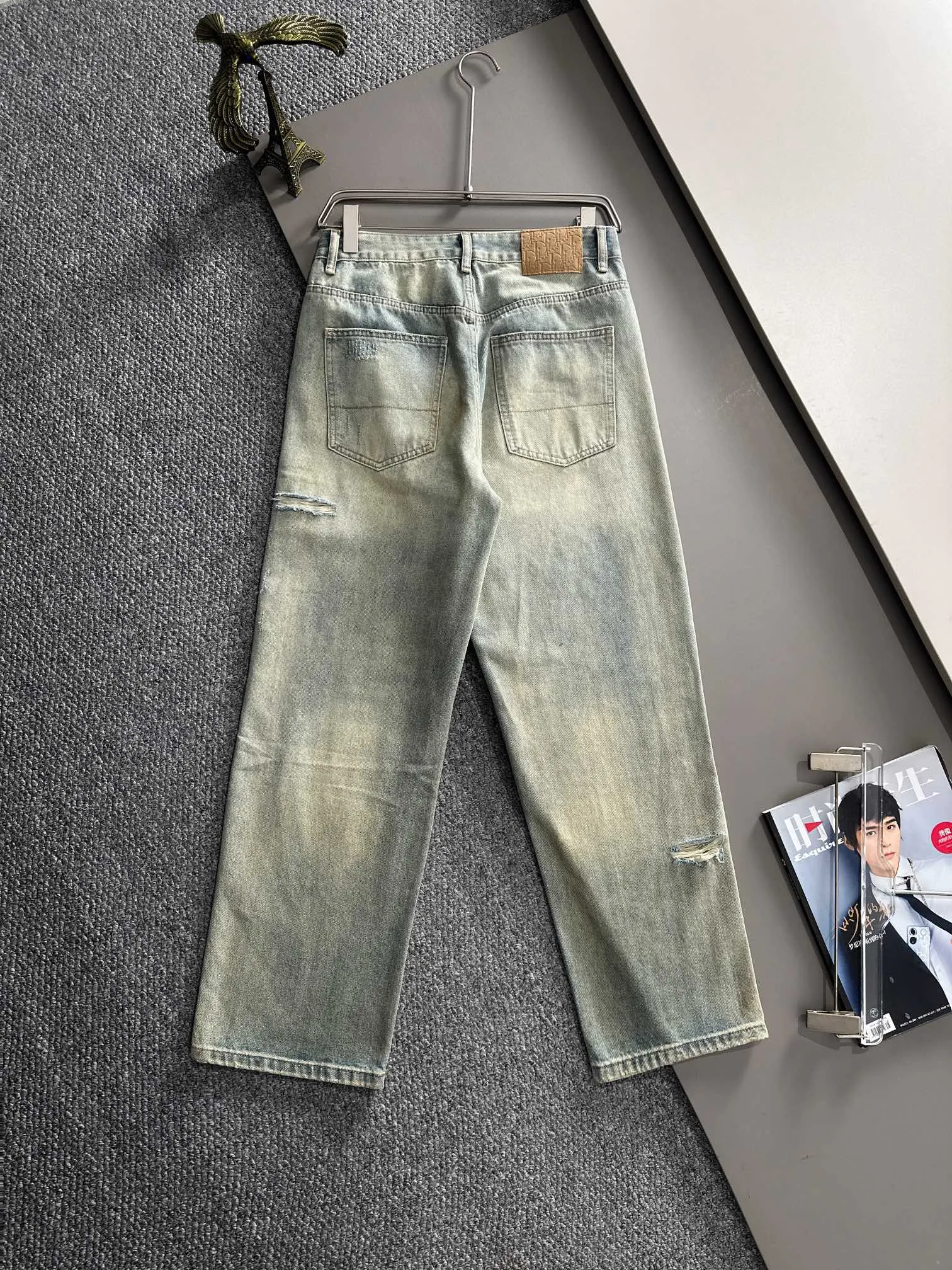 🅿️400 Dior 2025 Four Seasons Loose Jeans and Wide-Leg Trousers, the trend in the trend! Many fashion bloggers control the upper body. The water is woven from imported Japanese Denim plain cotton denim fabric. It has three standards, is soft, delicate, comfortable and breathable. The color has a modern and fashionable vicissitudes. The upper body is versatile and fashionable! Light luxury, a must-have item for daily commuting! Size: S-3XL (please state your height and weight when placing an order)