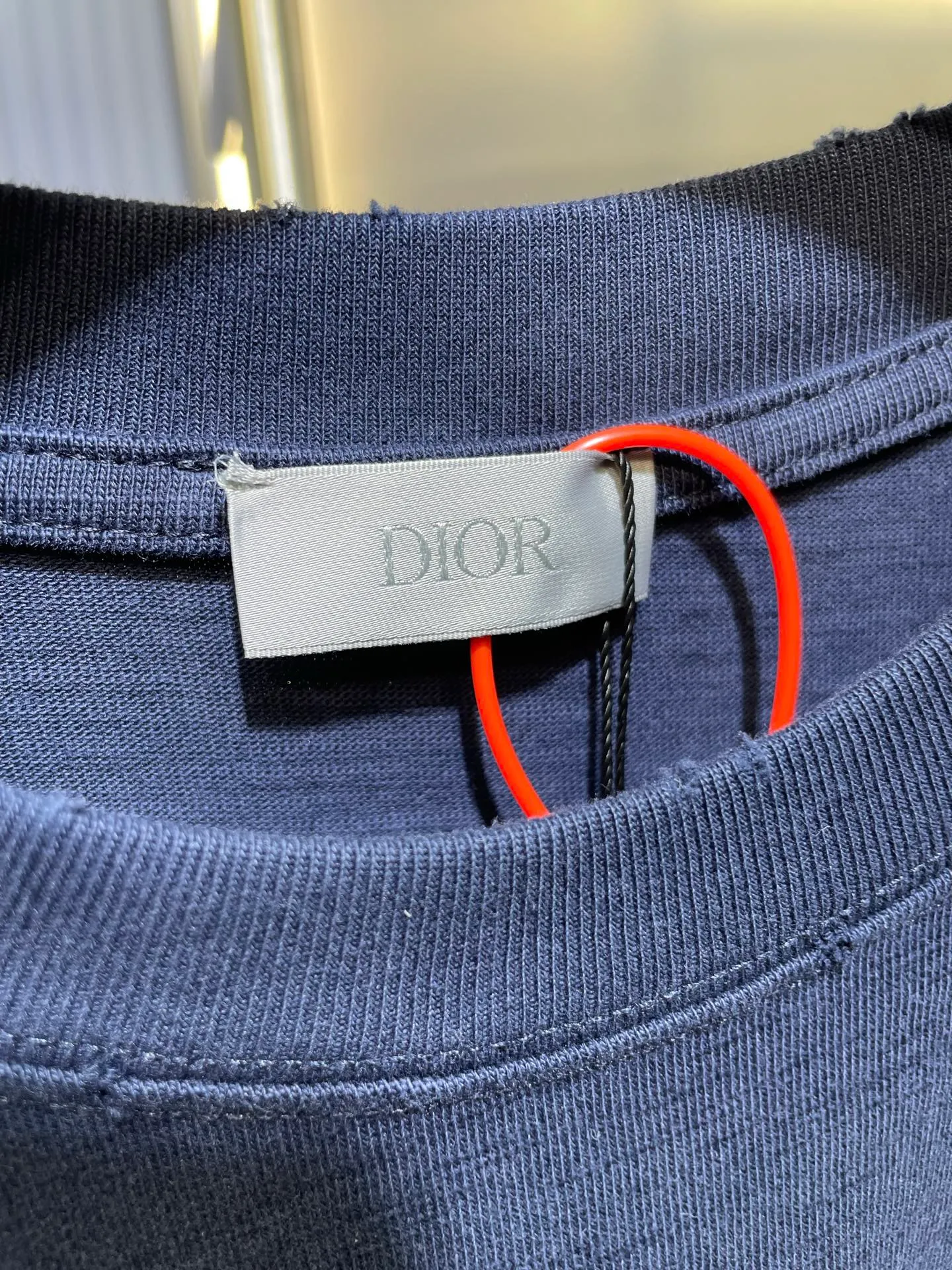 🅿️270 Dior 🌟【Top replica】Terry embroidered short sleeves. Customized slub pattern matt woven cotton. Full texture. Comfortable and close to the skin. The indigo background collides with cloud white. The neat "Dior For My Real Friends" statement on the chest is presented with towel embroidery. It forms a subtle texture layer and makes the text a flowing brand badge. The joint ideological structure becomes a walking joint art exhibition. Technique 1: Using towel embroidery, a traditional hand-made embroidery technology. Embroidery is carried out using the needle method, and is completed by changing the hooking action of a special machine head. The coils are interlocked one by one, thus bringing about a towel-like texture and effect. Process 2: Many parts of the body are worn by pure artificial regular positioning and manual brushing marks. Texture and depth are added to the surface of the clothing to imitate the texture of natural wear. Process 3: The fabrics are washed and have a better hand feel. Not easy to deform, not easy to shrink, not easy to fade, and maintain long-term beauty. Accessories: Customized 1:1 Dior trademark Fit: Loose fit Sizes: S M L XL