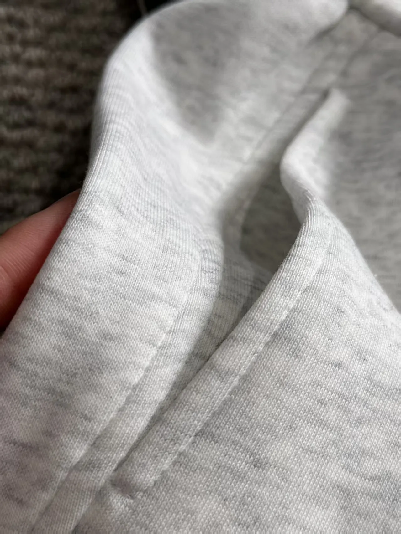 🅿️330 shipped next day. High-quality DIOR Dior 2025 spring and summer new high-definition elastic band casual solid color loose shorts. Made with machines imported from Italy. The hem of the trousers is stitched with two needles. The stitching is fine and firm. The fabric is customized at the counter. It has high breathability and comfort. The details are impeccable. The design concept of brand elements reflects high quality. It feels delicate and soft! It presents a casual cut and the upper body shape is great! Size: M-3XL