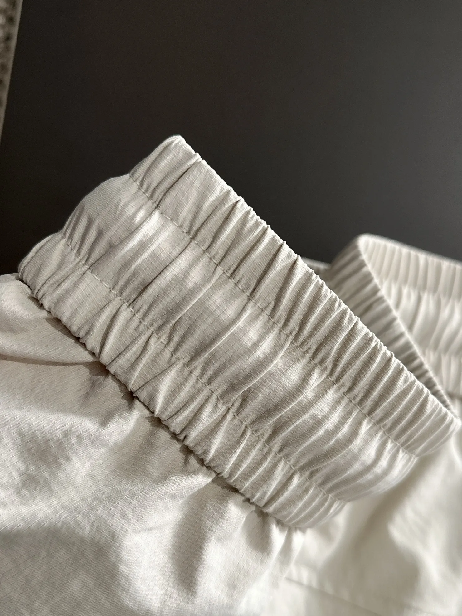 🅿️180 next day shipping Dior 2025 spring and summer new elastic band casual pants, thin counter custom fabrics, high breathability and comfort, impeccable details, brand element design concept, reflecting high quality. It feels delicate and soft! It presents a casual cut and the upper body shape is great! Size: M-4XL