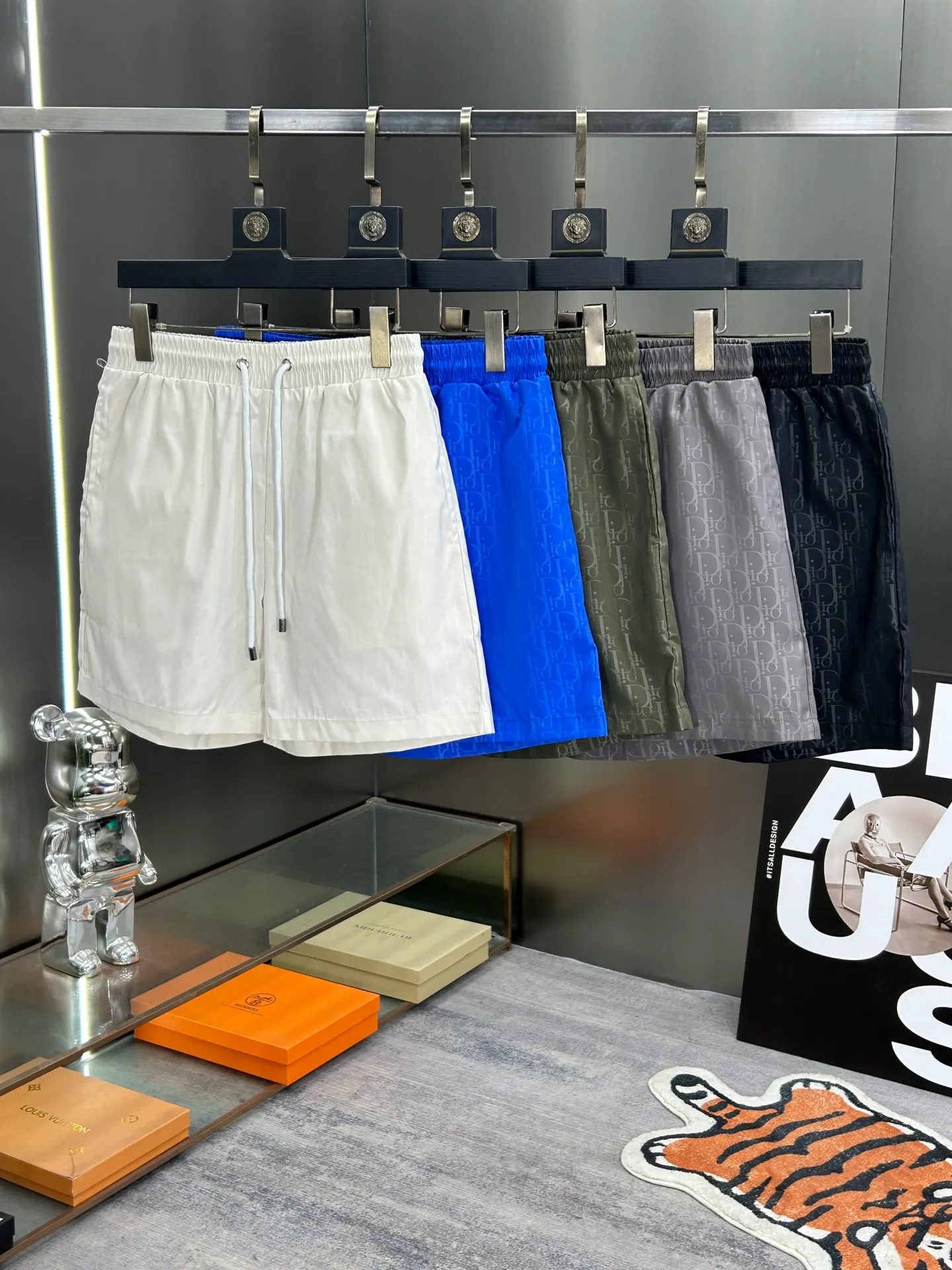 🅿️160 DIOR 2025 spring and summer new beach shorts, five-point shorts! Synchronized with the official website. Original 1-1 replica, fine workmanship, original hardware, selected high-quality polyester fiber fabric, delicate feel, a must-have item for summer, super handsome upper body effect, super real shooting, close contact with texture! Size: M-3XL