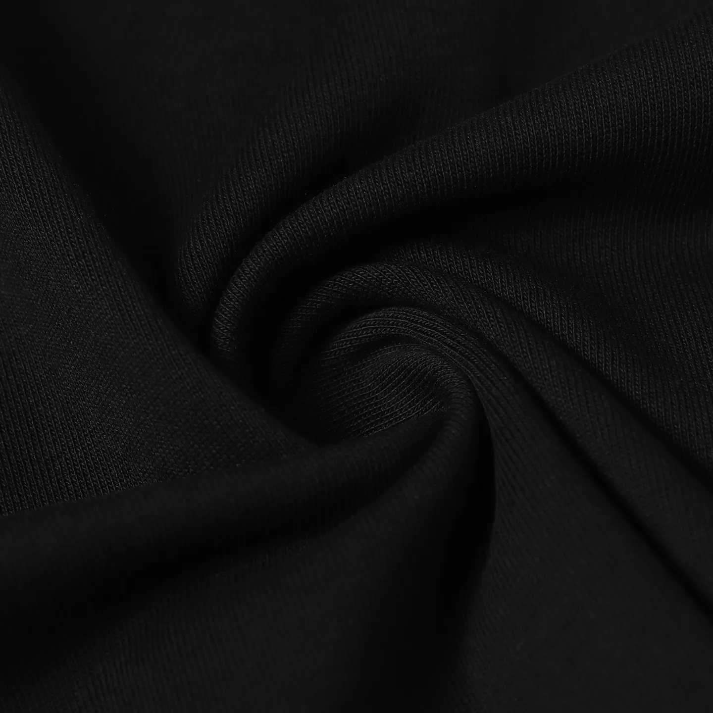 🅿️170 DIOR CD 25ss1947 damaged letter printed short-sleeved T-shirt. The fabric is comfortable and skin-friendly without any strange feeling. Custom-dyed fabric, high textile density, good drape, not easy to deform, thick texture and tight spinning process will not affect the breathability of the fabric. The color saturation is very high. A versatile and good-looking short-sleeved one. The loose version covers the flesh and makes you look slimmer. Same style for men and women. Color: black/white Size: XS-L