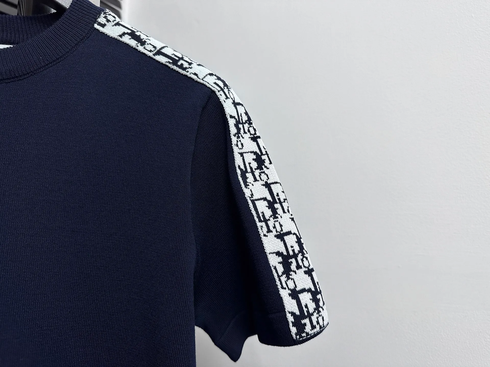 🅿️170 [D*OR] Dijia webbing knitted short-sleeved sweater. The threads are knitted and dyed in the same color in the same cylinder. The colors are the same. They go through high-temperature pre-shrinking process before making. They will not shrink or deform. Imported machines are professionally pattern-matched. No gender distinction. Same style for men and women. Size: S-XL