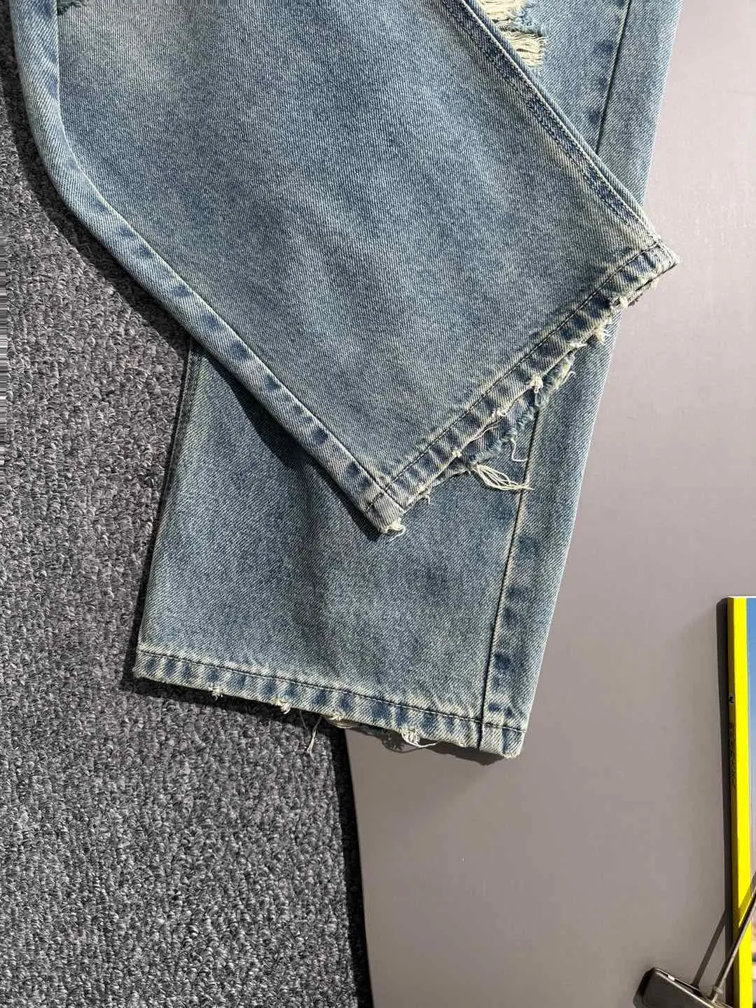 🅿️380 Dior 2025 four-season loose jeans and wide-leg trousers, the trend in the trend! Many fashion bloggers control the upper body. The water is woven from imported Japanese Denim plain cotton denim fabric. It has three standards, is soft, delicate, comfortable and breathable. The color has a modern and fashionable vicissitudes. The upper body is versatile and fashionable! Light luxury, a must-have item for daily commuting! Size: XS-2XL (please state your height and weight when placing an order)