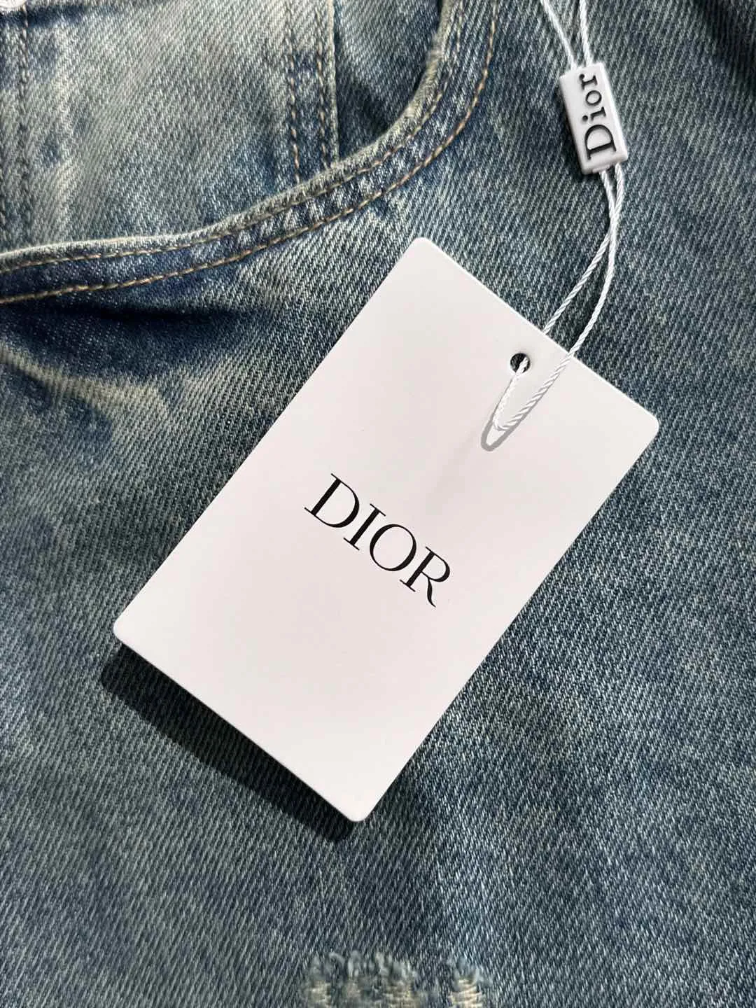 🅿️380 Dior 2025 four-season loose jeans and wide-leg trousers, the trend in the trend! Many fashion bloggers control the upper body. The water is woven from imported Japanese Denim plain cotton denim fabric. It has three standards, is soft, delicate, comfortable and breathable. The color has a modern and fashionable vicissitudes. The upper body is versatile and fashionable! Light luxury, a must-have item for daily commuting! Size: XS-2XL (please state your height and weight when placing an order)
