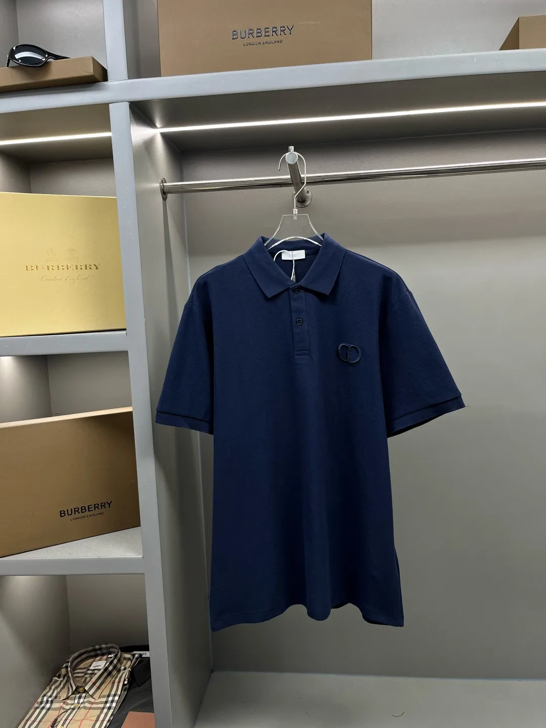 🅿️230 DIOR Dior CD embroidered new Polo shirt. Original fabric. Official same style. Made of 210g pure cotton pique fabric, customized in the same vat dyeing fabric. It feels very comfortable and smooth. The version is quite wide and stylish. Produced by a first-line brand factory. Imported Behringer embroidery machine. The embroidery is full and textured. The collar rib is woven with imported yarn. It will not deform after long-term wear. The latest style for spring and summer. Fashionable and individual. Super versatile and good-looking. It is very suitable for both men and women. It is a must-have item. Color: black, white, royal blue, gray. Size: S-XXL