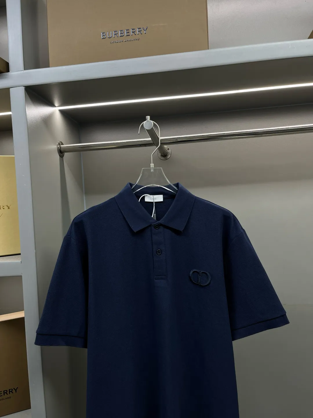 🅿️230 DIOR Dior CD embroidered new Polo shirt. Original fabric. Official same style. Made of 210g pure cotton pique fabric, customized in the same vat dyeing fabric. It feels very comfortable and smooth. The version is quite wide and stylish. Produced by a first-line brand factory. Imported Behringer embroidery machine. The embroidery is full and textured. The collar rib is woven with imported yarn. It will not deform after long-term wear. The latest style for spring and summer. Fashionable and individual. Super versatile and good-looking. It is very suitable for both men and women. It is a must-have item. Color: black, white, royal blue, gray. Size: S-XXL