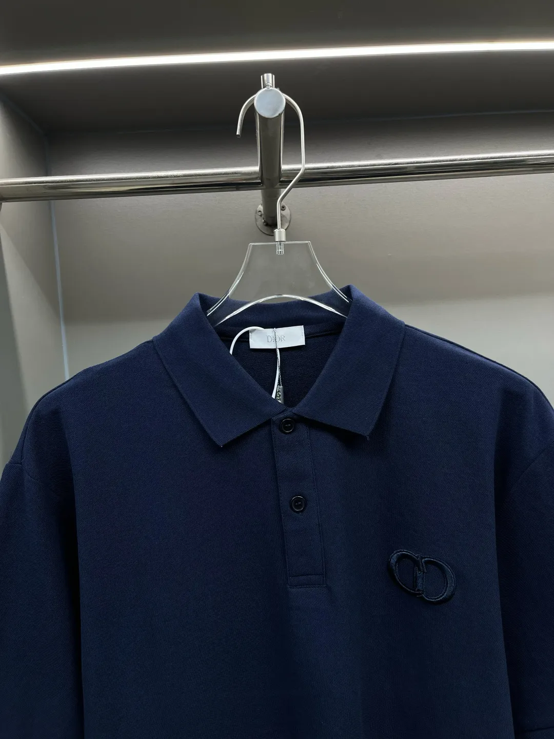🅿️230 DIOR Dior CD embroidered new Polo shirt. Original fabric. Official same style. Made of 210g pure cotton pique fabric, customized in the same vat dyeing fabric. It feels very comfortable and smooth. The version is quite wide and stylish. Produced by a first-line brand factory. Imported Behringer embroidery machine. The embroidery is full and textured. The collar rib is woven with imported yarn. It will not deform after long-term wear. The latest style for spring and summer. Fashionable and individual. Super versatile and good-looking. It is very suitable for both men and women. It is a must-have item. Color: black, white, royal blue, gray. Size: S-XXL