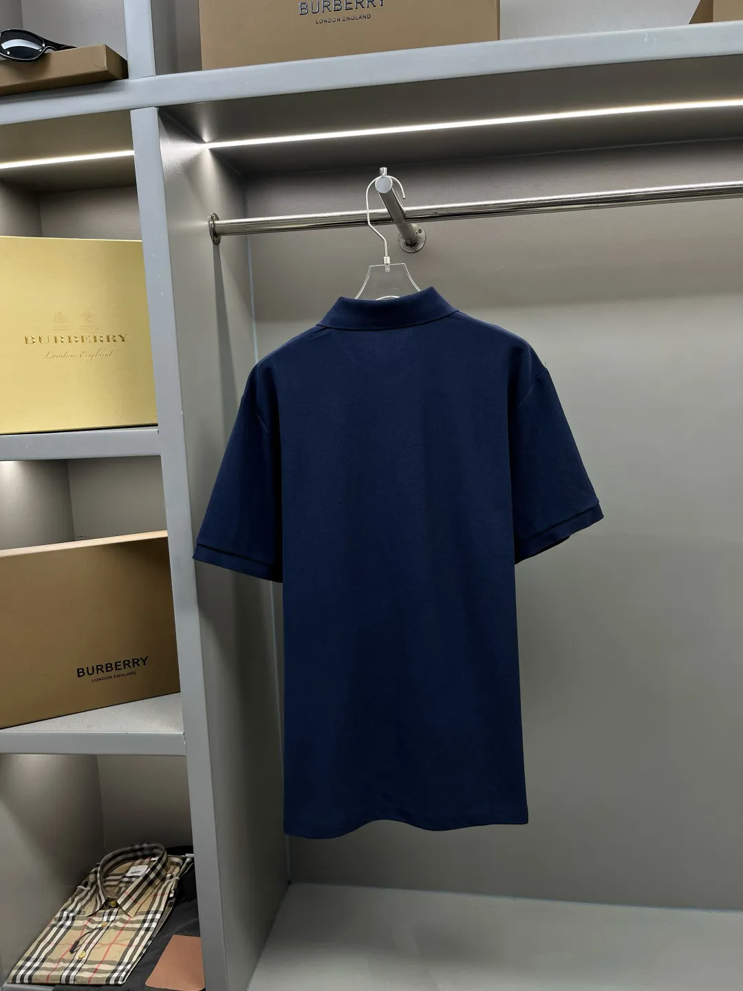 🅿️230 DIOR Dior CD embroidered new Polo shirt. Original fabric. Official same style. Made of 210g pure cotton pique fabric, customized in the same vat dyeing fabric. It feels very comfortable and smooth. The version is quite wide and stylish. Produced by a first-line brand factory. Imported Behringer embroidery machine. The embroidery is full and textured. The collar rib is woven with imported yarn. It will not deform after long-term wear. The latest style for spring and summer. Fashionable and individual. Super versatile and good-looking. It is very suitable for both men and women. It is a must-have item. Color: black, white, royal blue, gray. Size: S-XXL